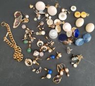 Vintage Retro Parcel of Costume Jewellery Earrings & Chain