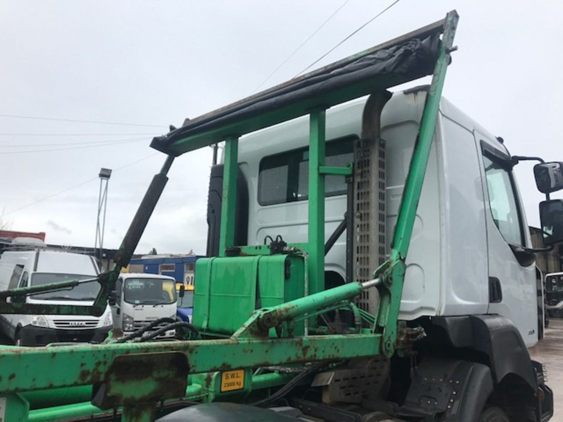 2011 Renault Kerax 380 8x4 Hook Loader - Image 10 of 13