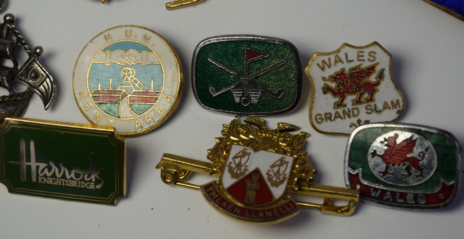 Collection Of Various Badges And Jewellery - Image 3 of 3