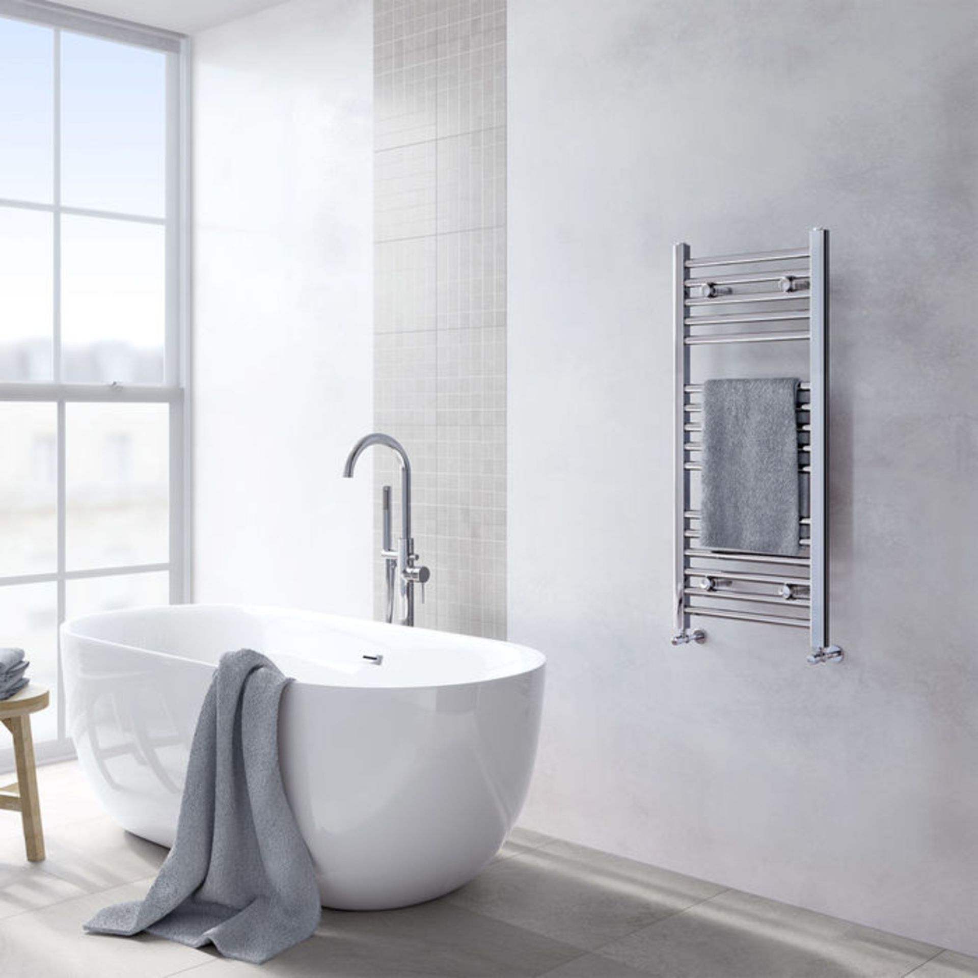 (XM99) 1000x450mm - 25mm Tubes - Chrome Heated Straight Rail Ladder Towel Radiator. This premium - Image 4 of 5