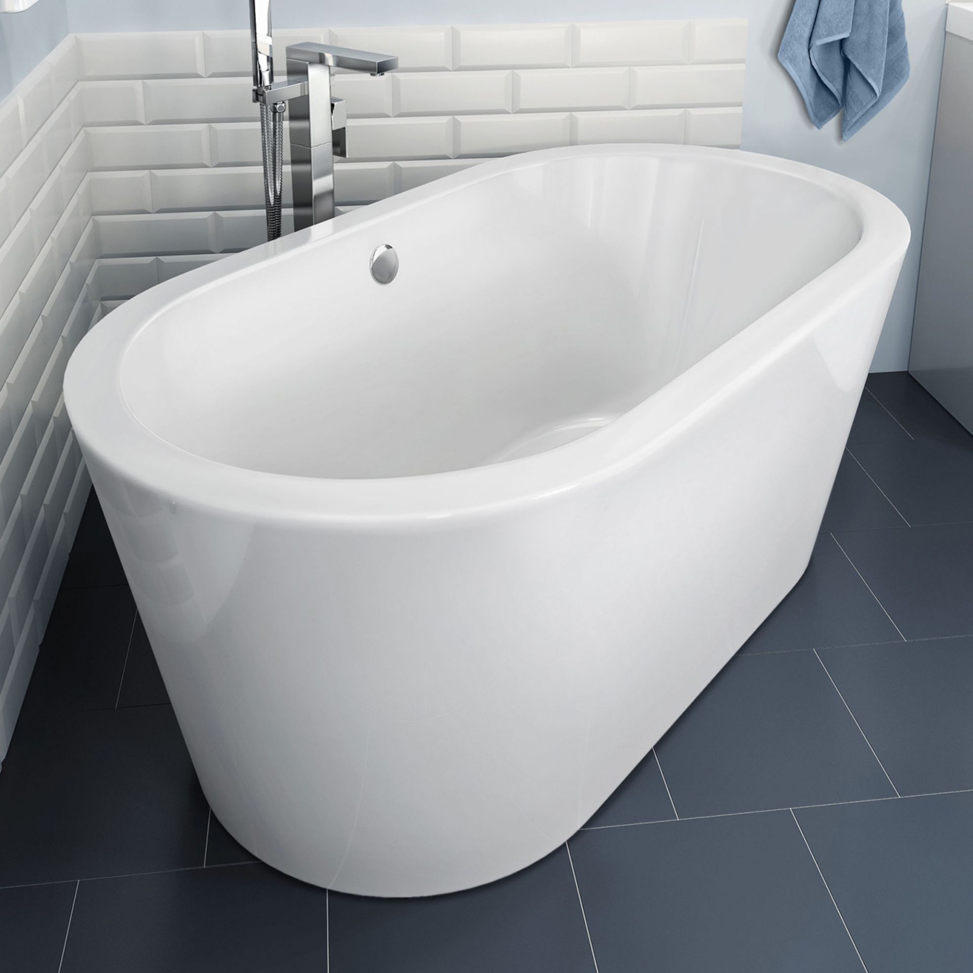 (XM167) 1500mmx800mm Isla Freestanding Bath. The beautiful Isla has a gloss finish and is