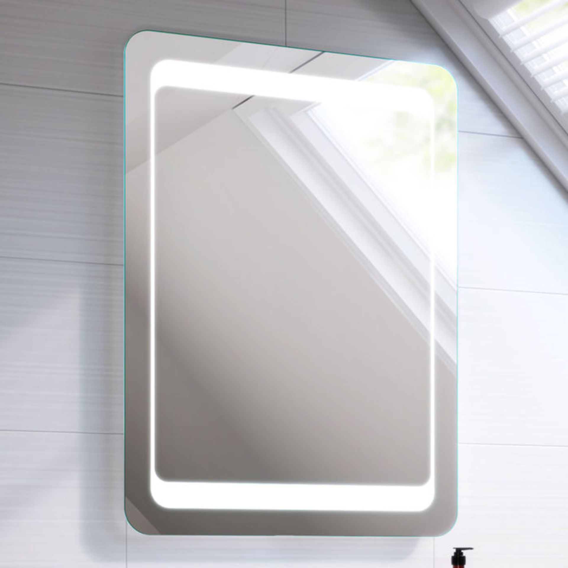 (DK38) 900x650mm Quasar Illuminated LED Mirror. RRP £349.99. Energy efficient LED lighting with IP44 - Image 5 of 6