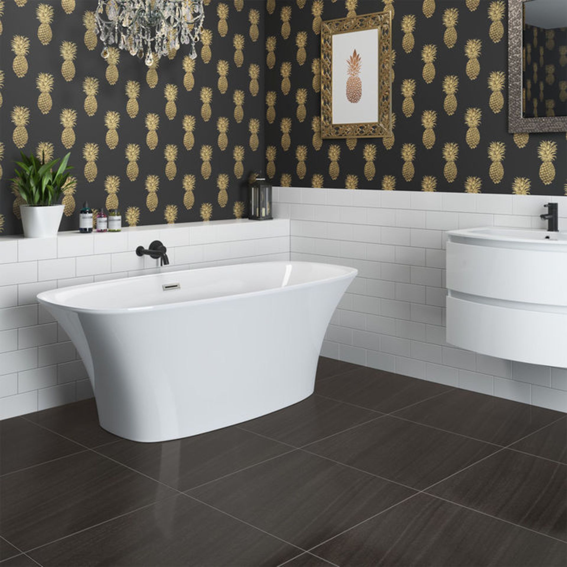 (DK33) 1700mmx780mm Mae Freestanding Bath. Showcasing style and charm for a centre piece that's full - Image 2 of 4