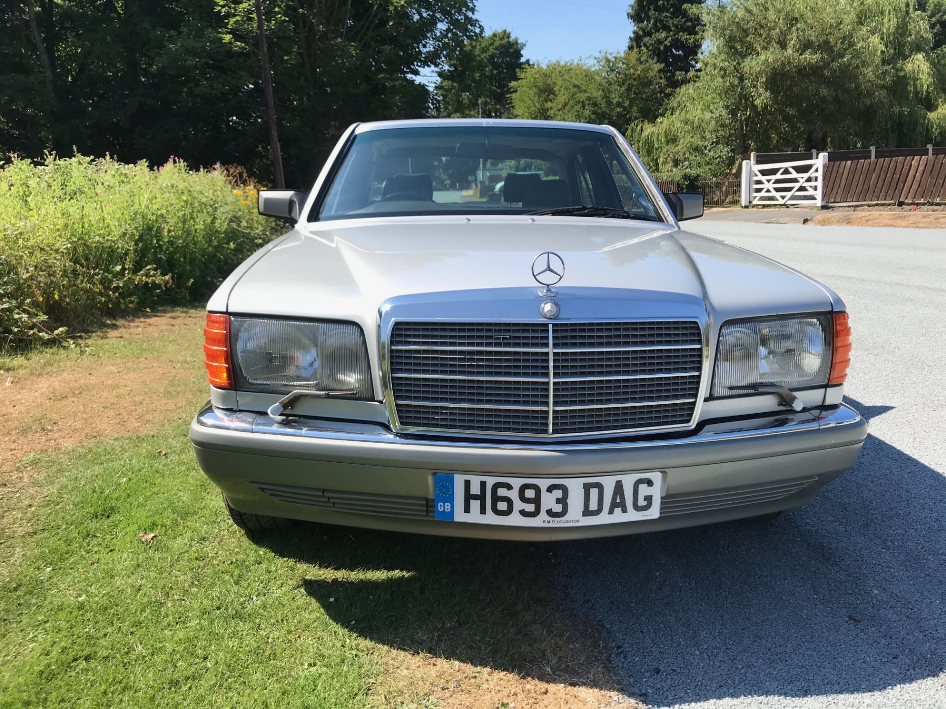 Mercedes 300 SE Automatic - Image 2 of 69