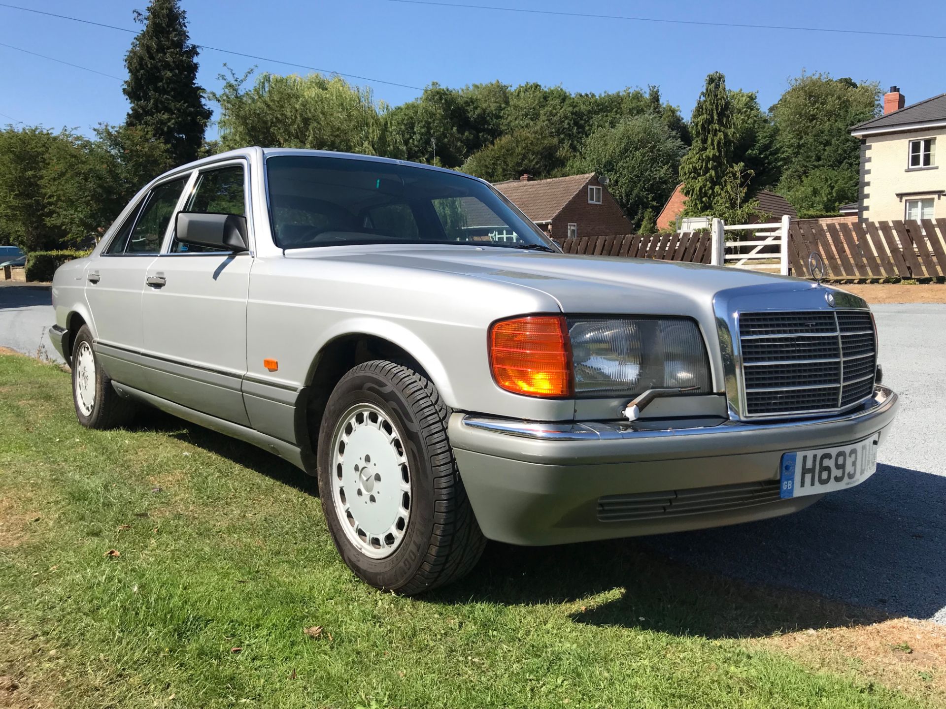 Mercedes 300 SE Automatic - Image 12 of 69