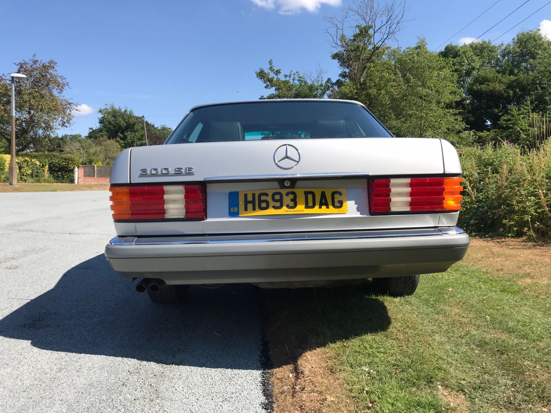 Mercedes 300 SE Automatic - Image 11 of 69