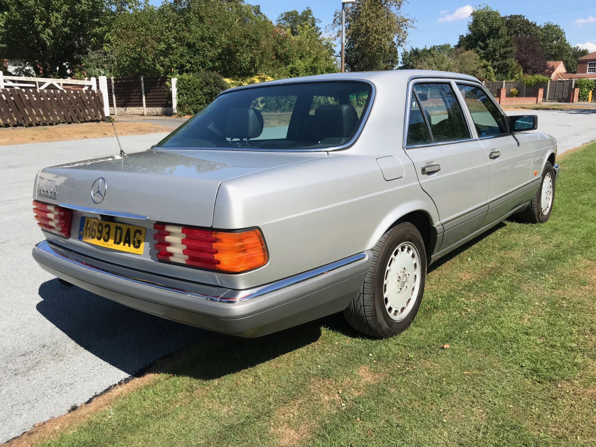 Mercedes 300 SE Automatic - Image 10 of 69