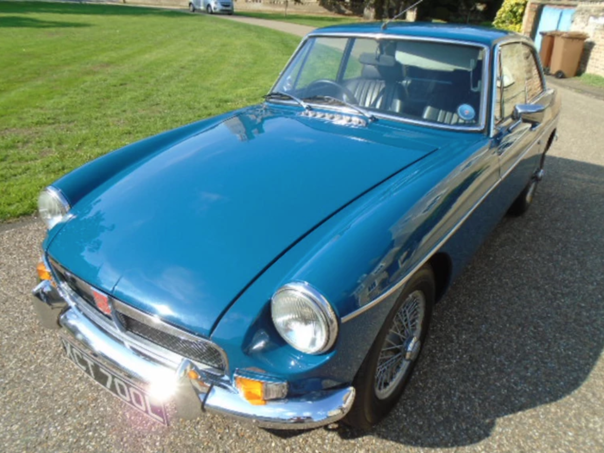 1972 MG B GT, restored car + power steering. - Image 2 of 6