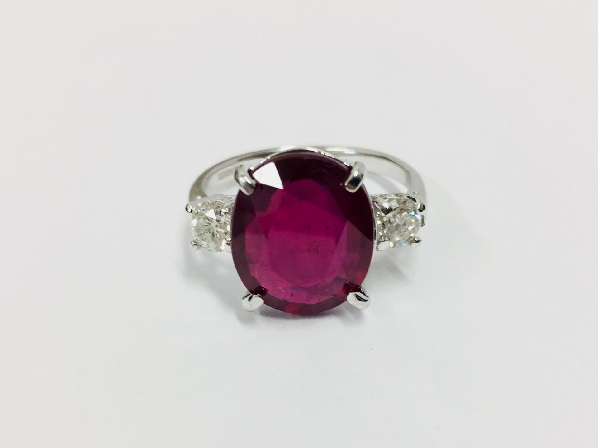 6ct Oval Ruby 0.50ct Diamonds 18ct white gold three stone ring,6ct Ruby 13mmx1mm natural(treated) 2x - Image 2 of 3