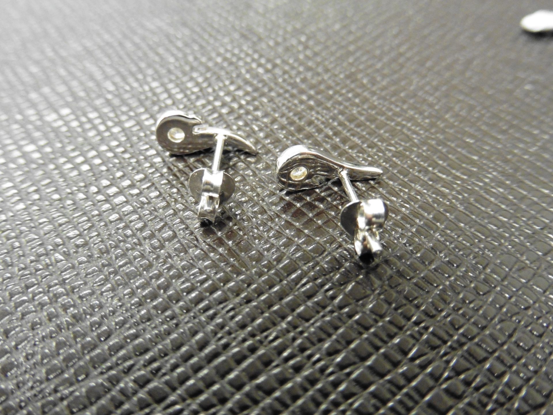 0.20ct diamond swirl style earrings set in platinum 950. 2 small brilliant cut diamonds, H/I - Image 4 of 4