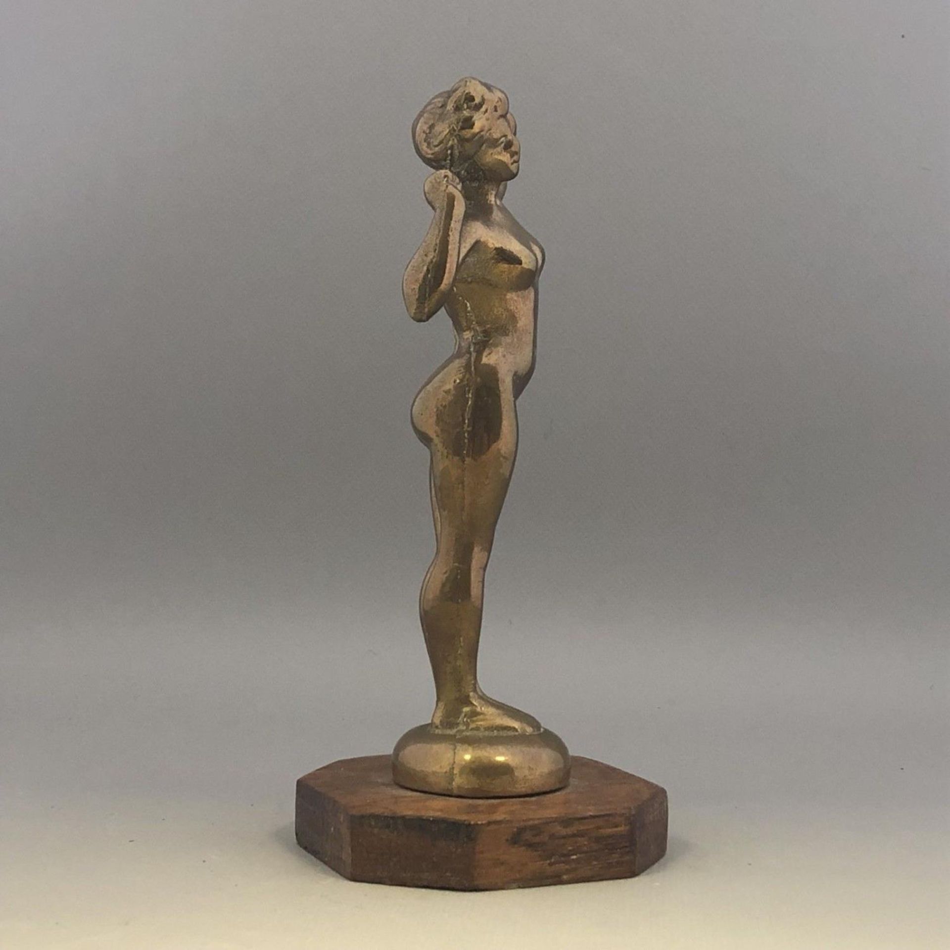 Vintage Brass Car Mascot Figurine Nude Female - On Oak Stand - Image 3 of 5