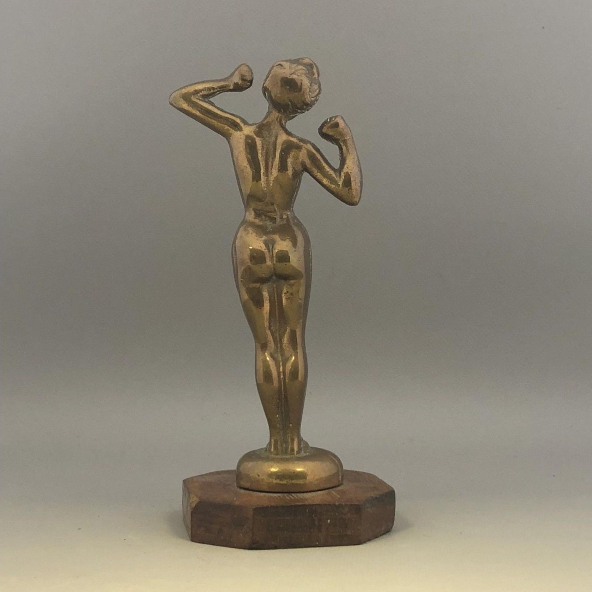 Vintage Brass Car Mascot Figurine Nude Female - On Oak Stand - Image 2 of 5