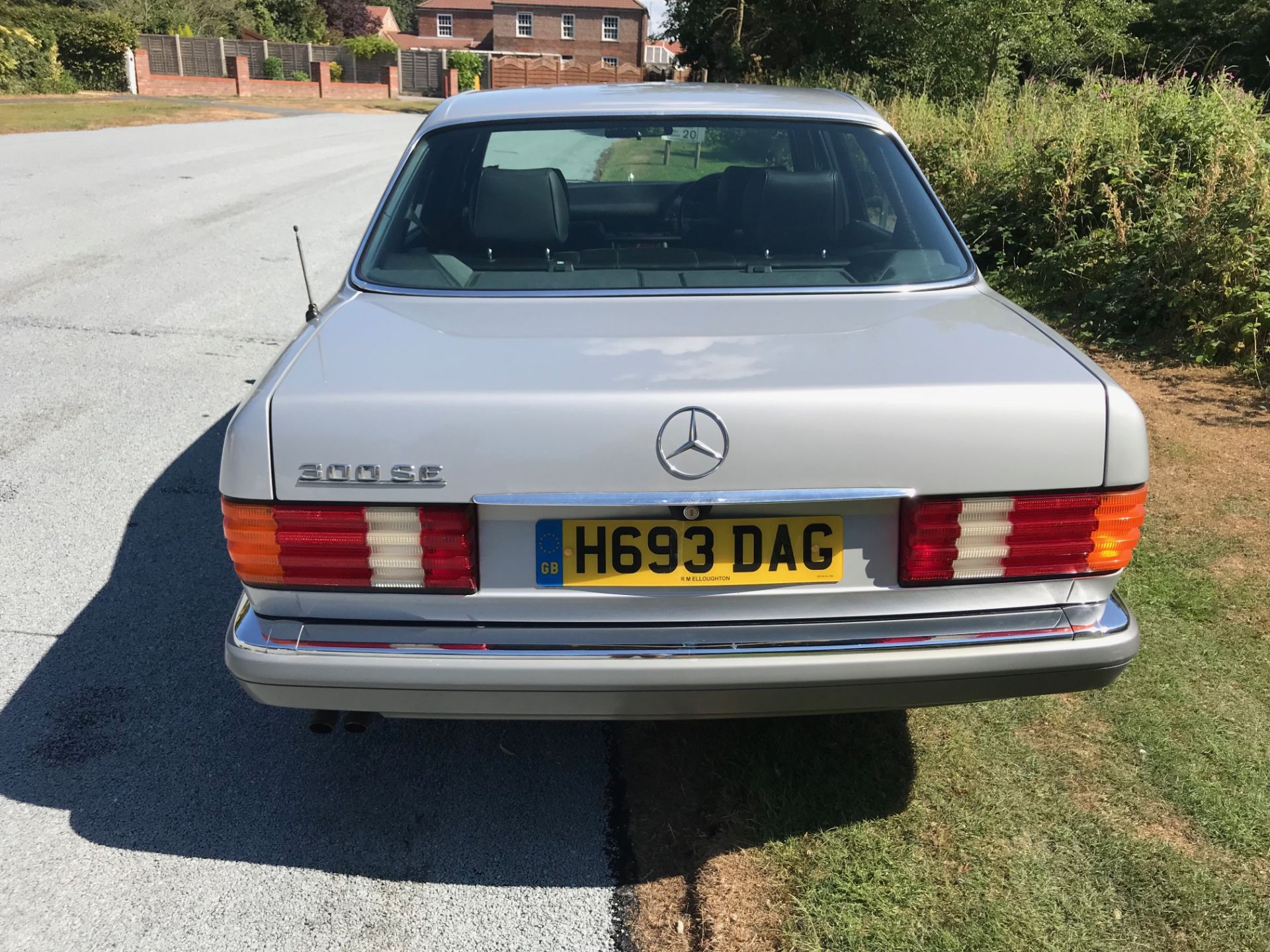 Mercedes 300 SE Automatic - Image 14 of 69