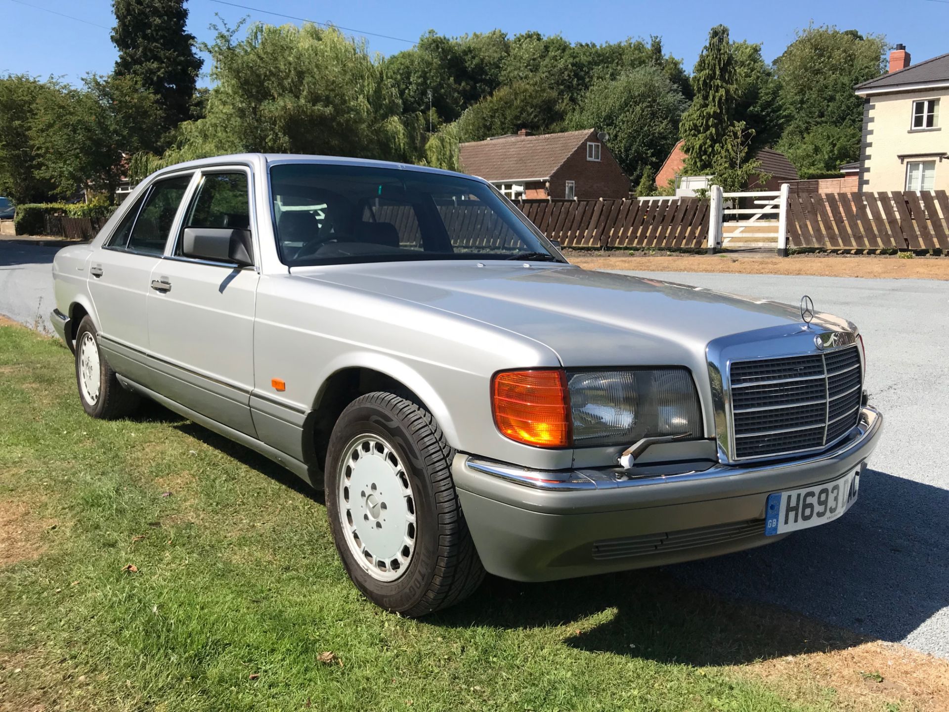 Mercedes 300 SE Automatic - Image 2 of 69