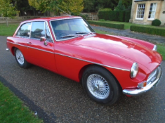 1968 MG B GT Chrome bumper + wire wheels.