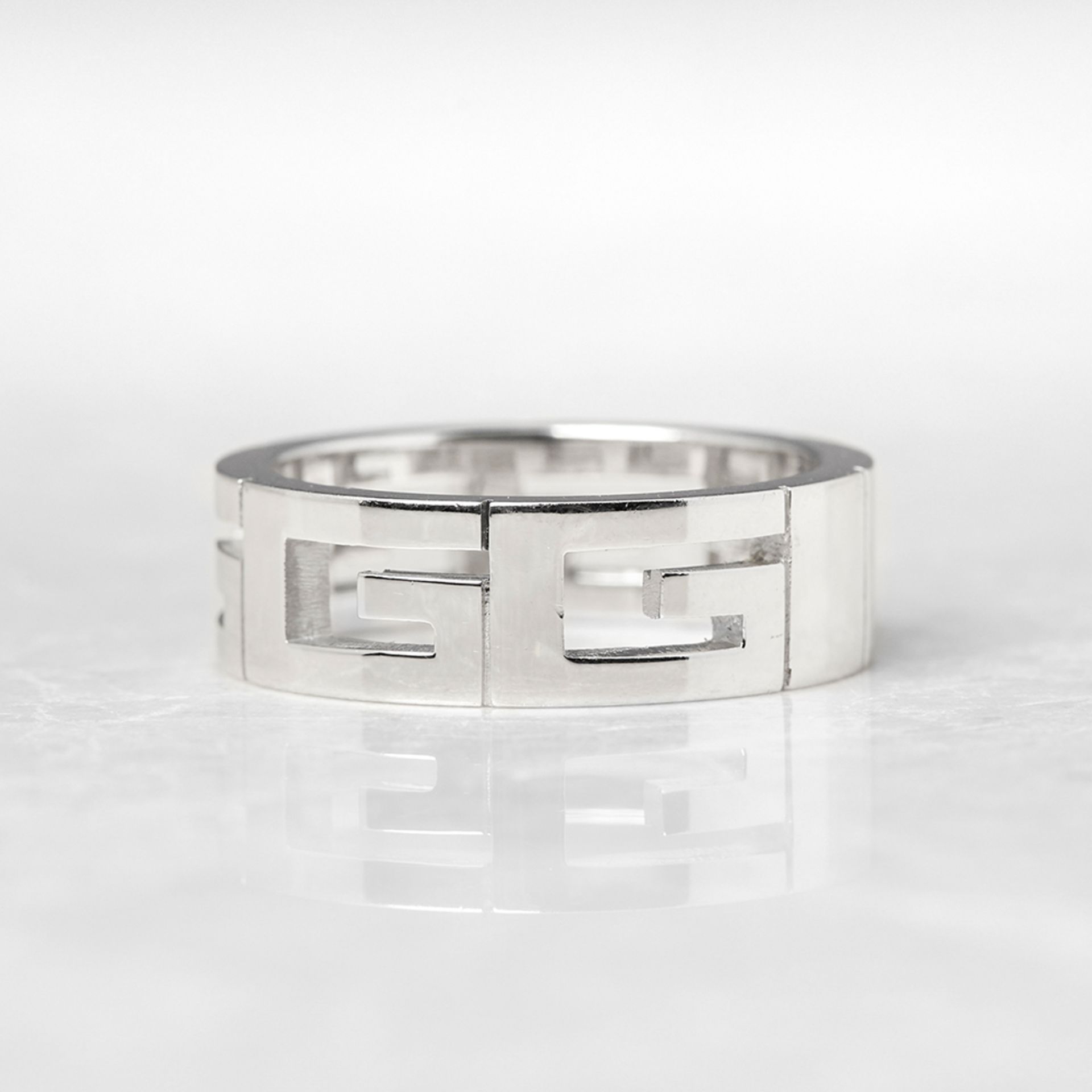 Gucci 18k White Gold G Logo Design Band Ring - Image 5 of 7