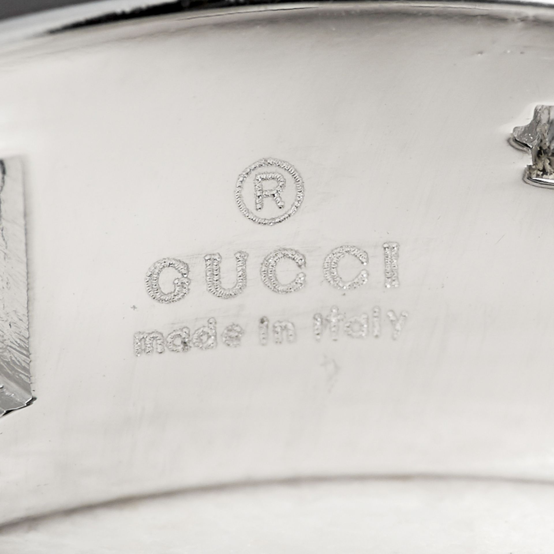 Gucci 18k White Gold G Logo Design Band Ring - Image 3 of 7