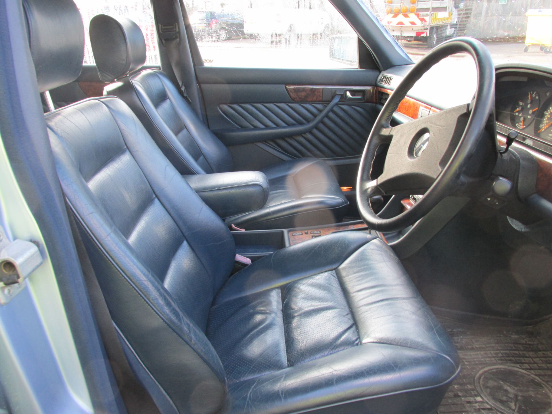 1991 Mercedes 300 SE SWB - comes with registration UKL 1 - Image 8 of 11