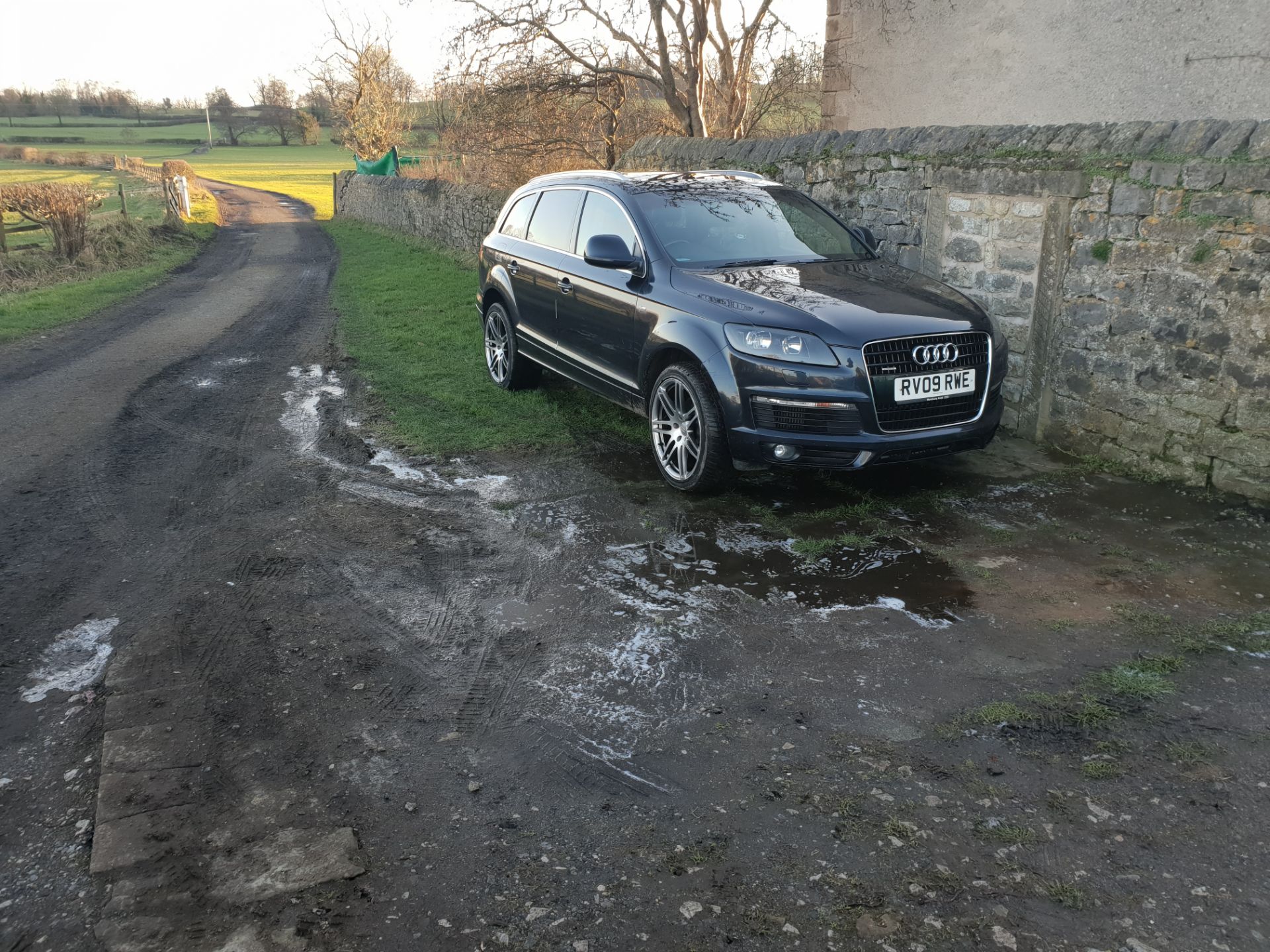 2009, Audi Q7 S-line 3.0 TDI - No VAT on hammer.