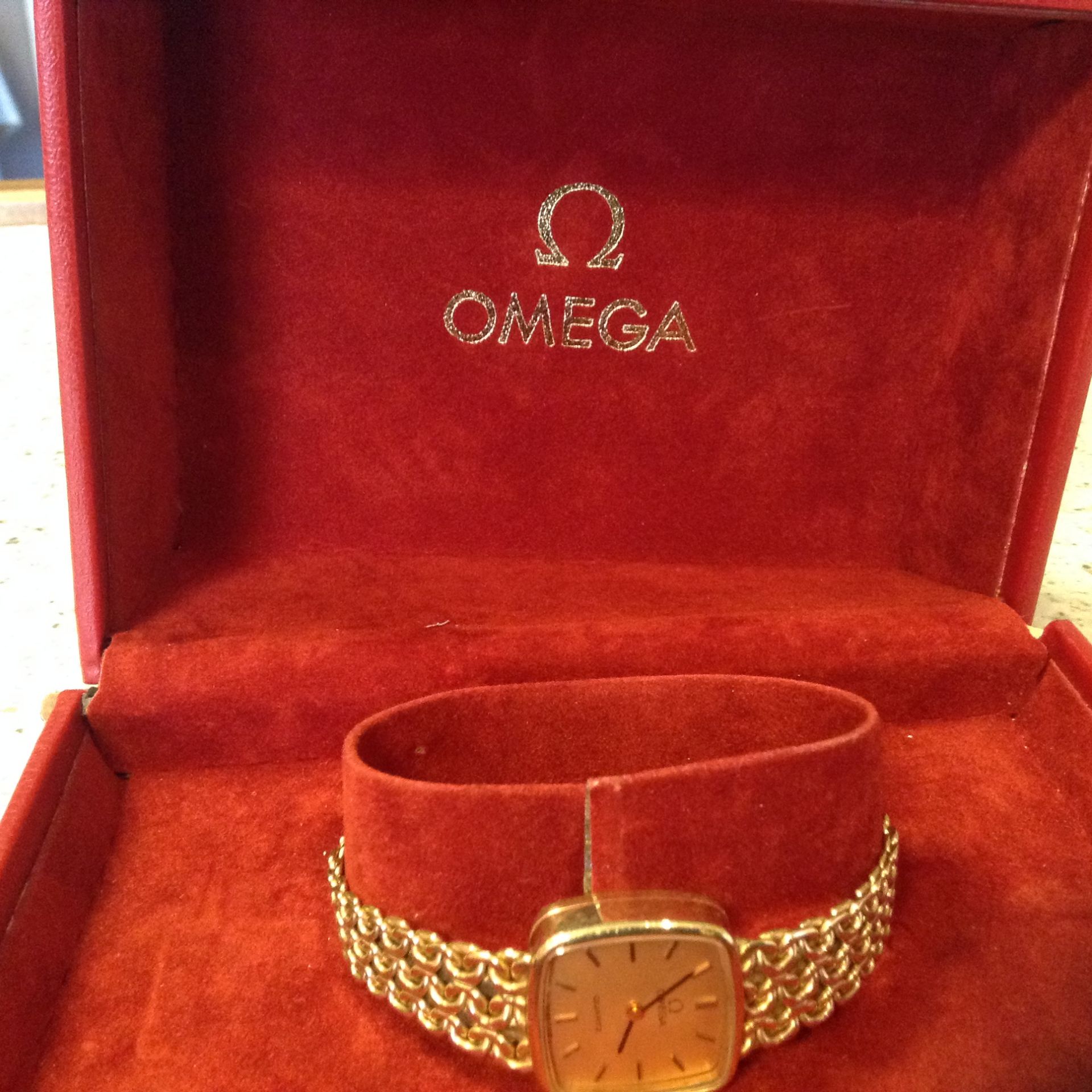 Ladies 9ct gold Omega watch. Fully working and in immaculate condition