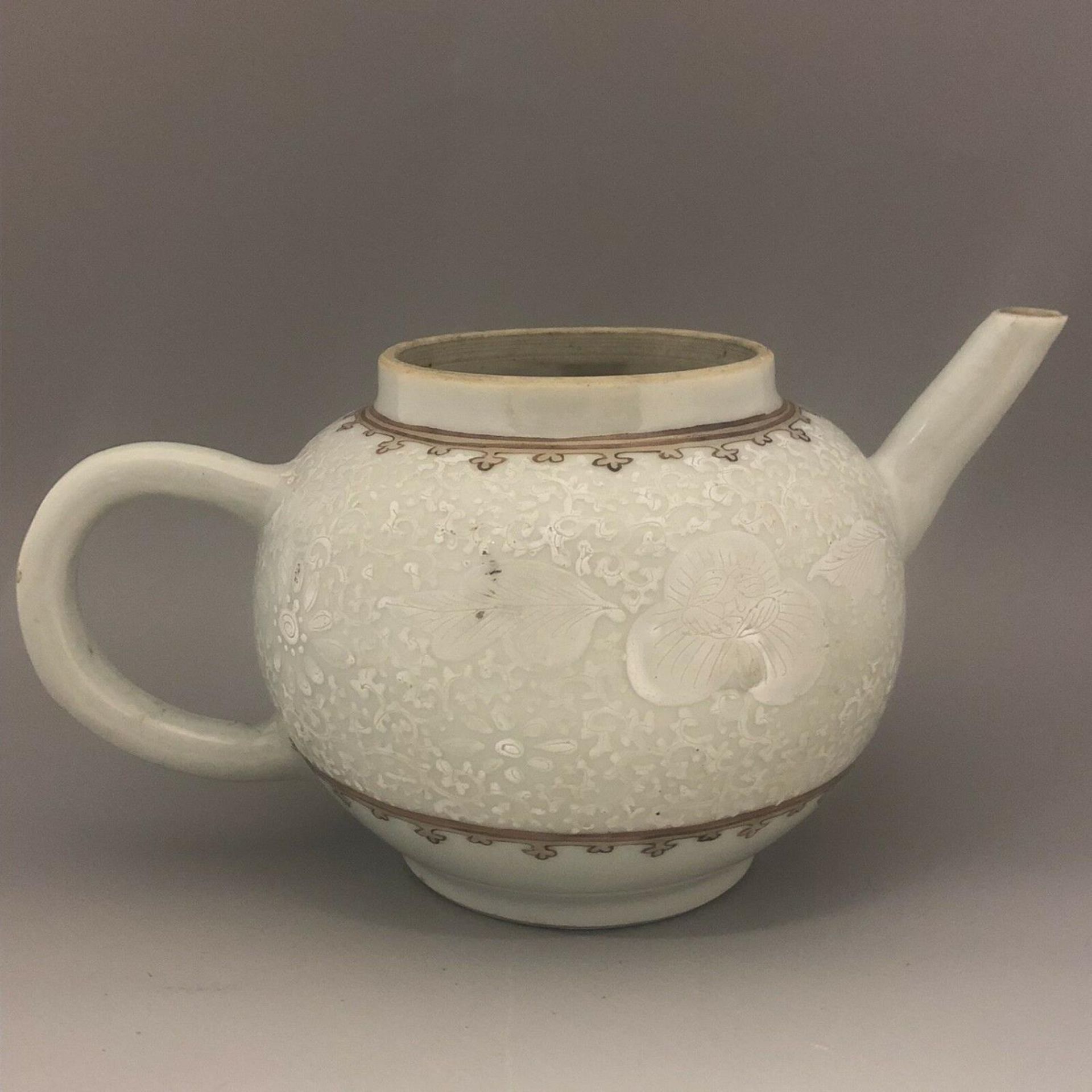 An 18th Century Chinese Bullet Shaped Teapot - Celadon Glaze & Detailed design - Image 3 of 9