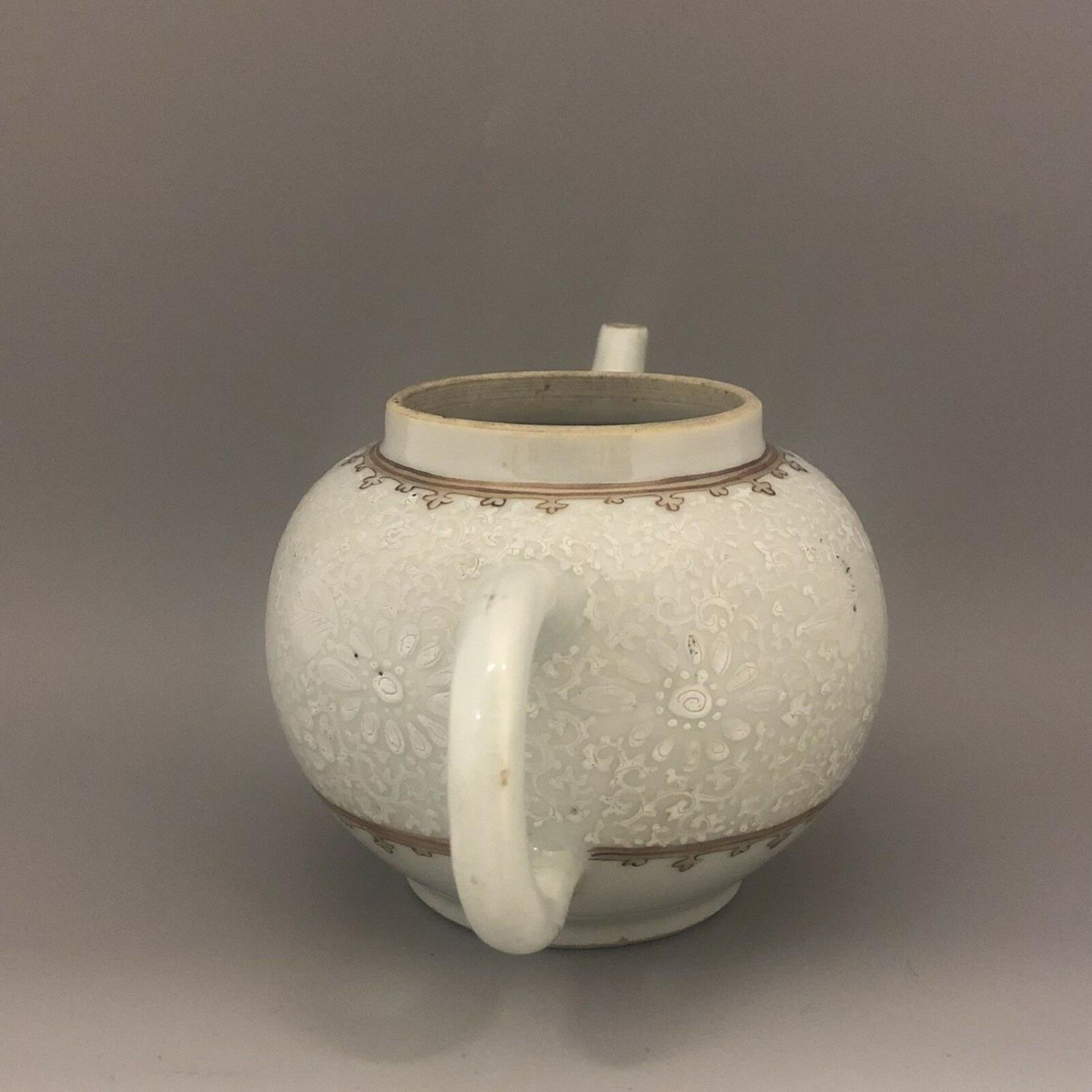 An 18th Century Chinese Bullet Shaped Teapot - Celadon Glaze & Detailed design - Image 4 of 9