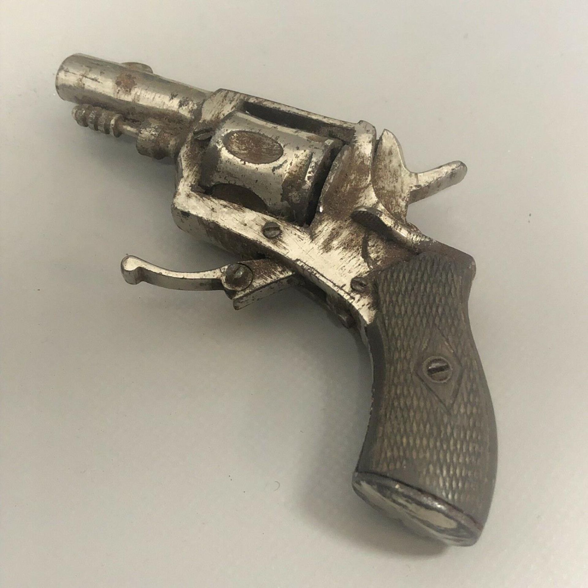 A Vintage revolver starting pistol having drop down trigger and wooden grip. - Image 3 of 5