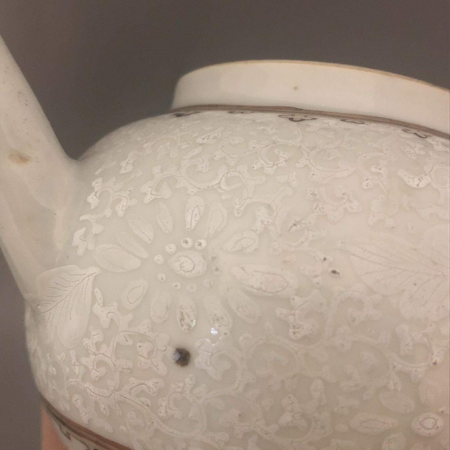 An 18th Century Chinese Bullet Shaped Teapot - Celadon Glaze & Detailed design - Image 8 of 9