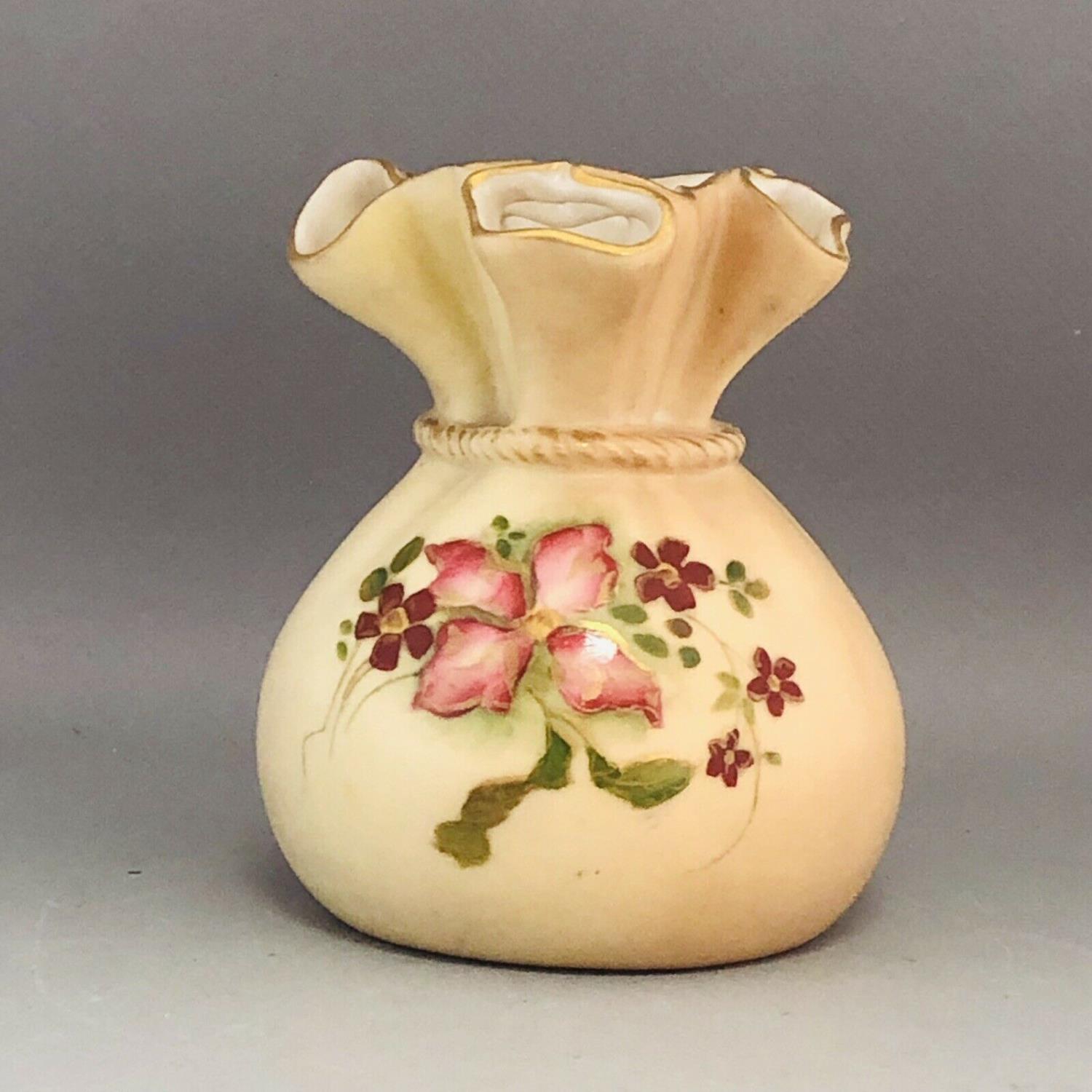 c1904, A Royal Worcester Porcelain Drawstring Pouch Vase with Hand Painted Flowers - Image 3 of 5