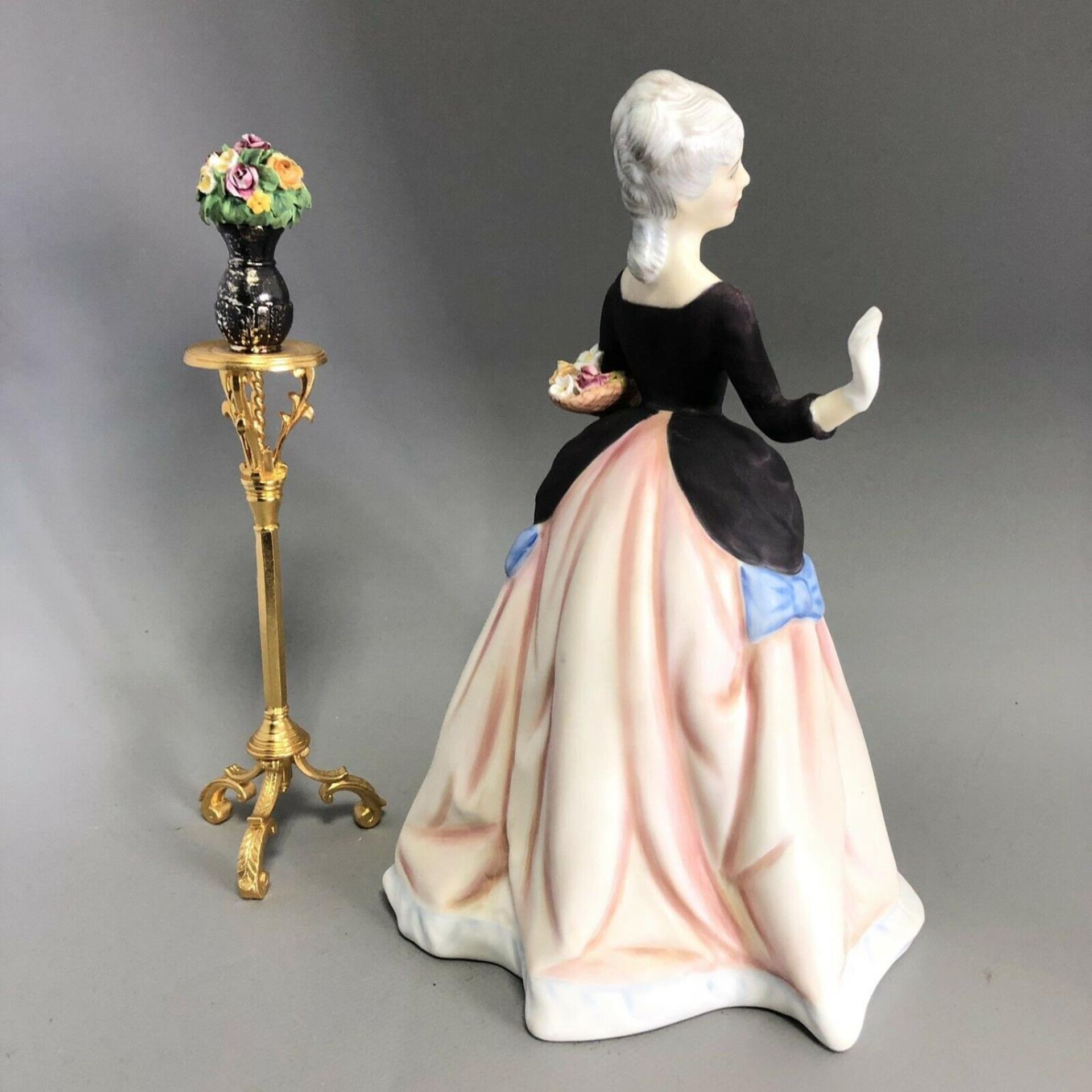 Royal Doulton Limited Edition Gentle Arts Figurine - Flower Arranging HN 3040 - Image 8 of 10