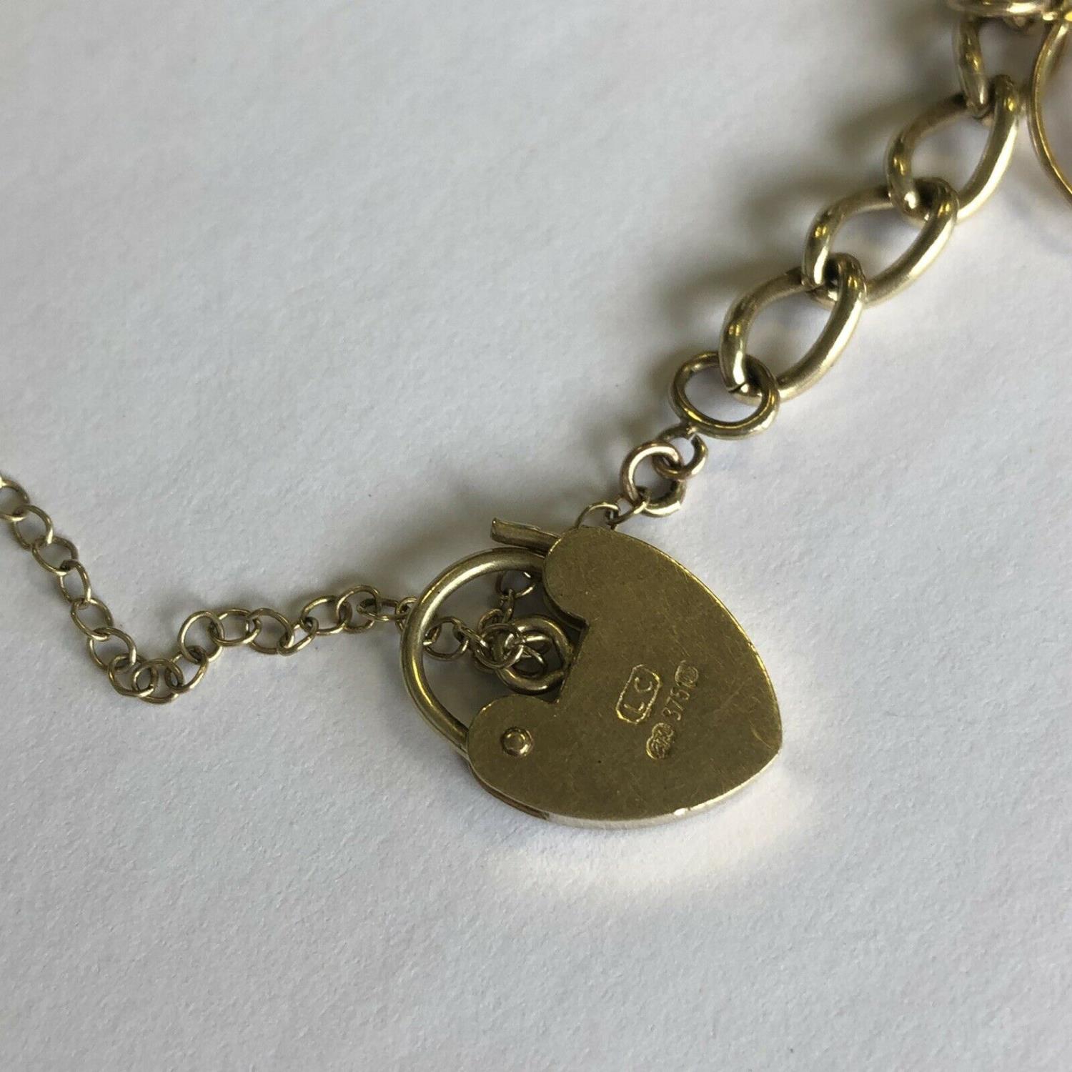 A Vintage Hallmarked 9ct Yellow Gold Charm Bracelet with padlock & 3 charms - Image 3 of 3