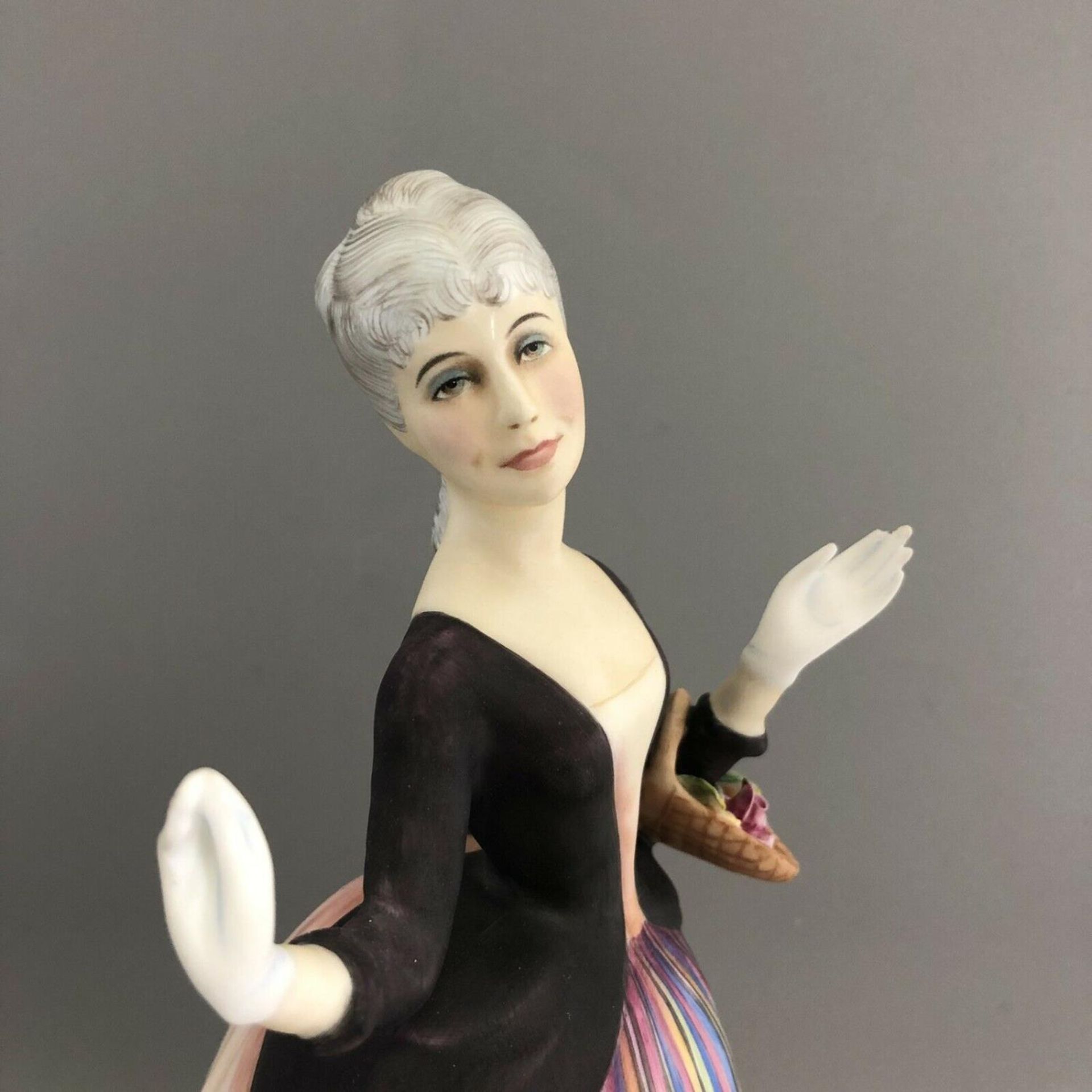 Royal Doulton Limited Edition Gentle Arts Figurine - Flower Arranging HN 3040 - Image 2 of 10