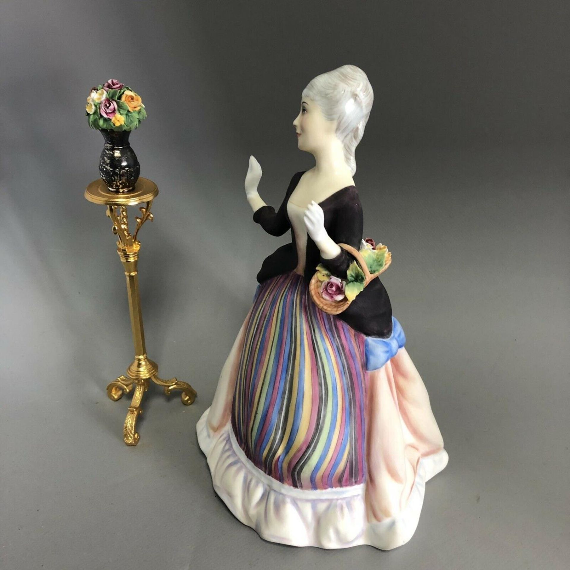 Royal Doulton Limited Edition Gentle Arts Figurine - Flower Arranging HN 3040 - Image 6 of 10