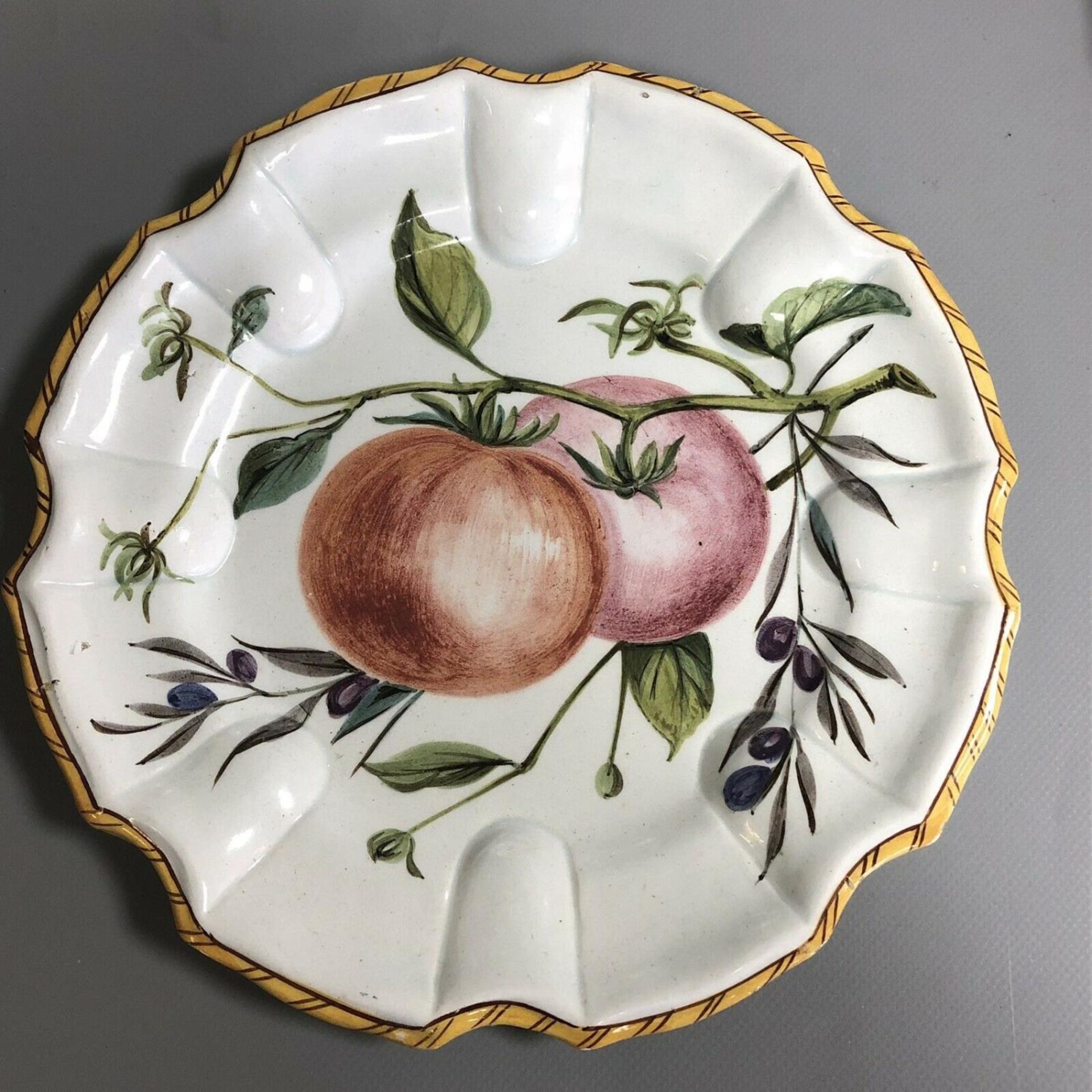 A set of three antique Continental pottery plates hand painted with fruits - Image 4 of 8