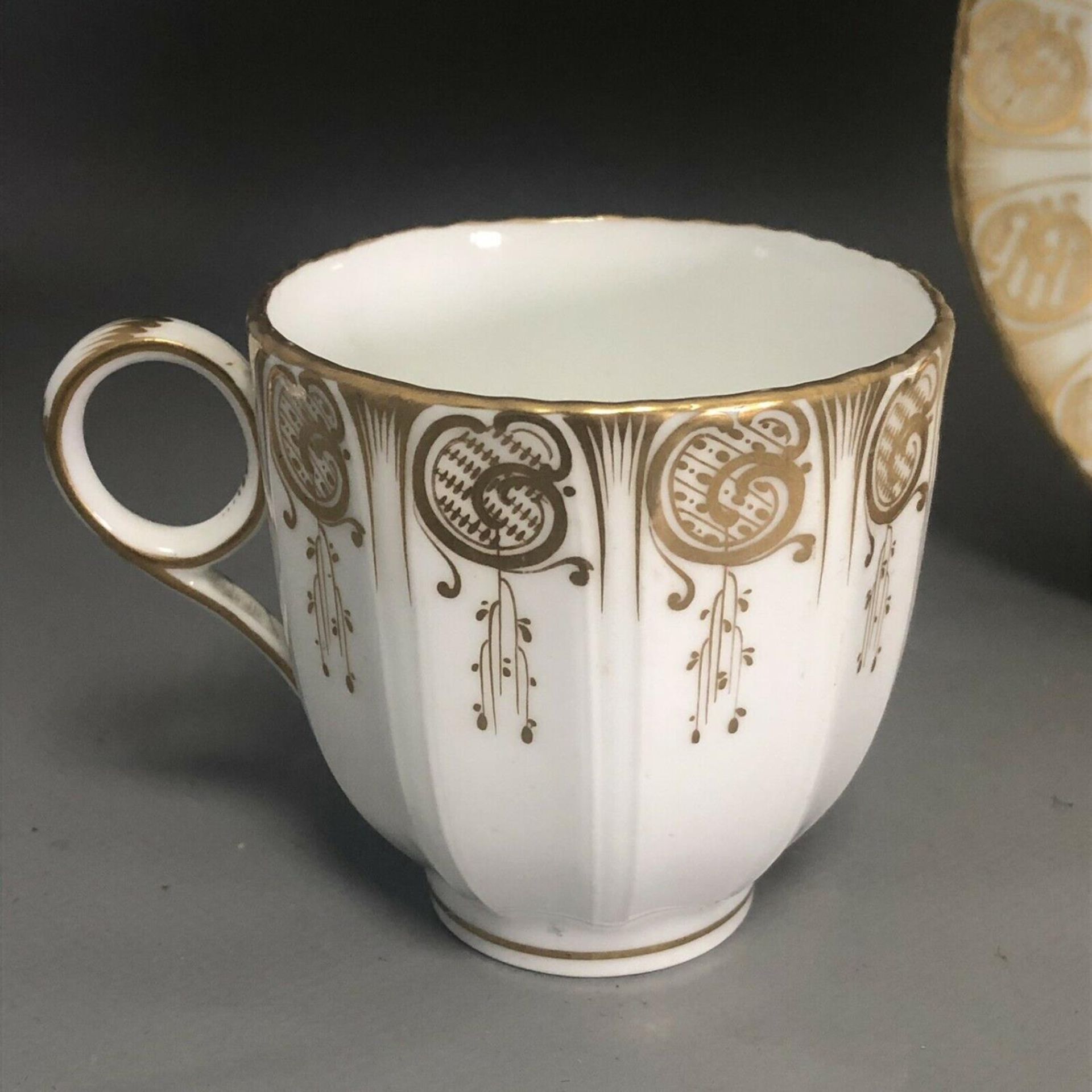 c1880, A Davenport Porcelain Group - Coffee Can, Tea Cup & Saucer - Image 3 of 6