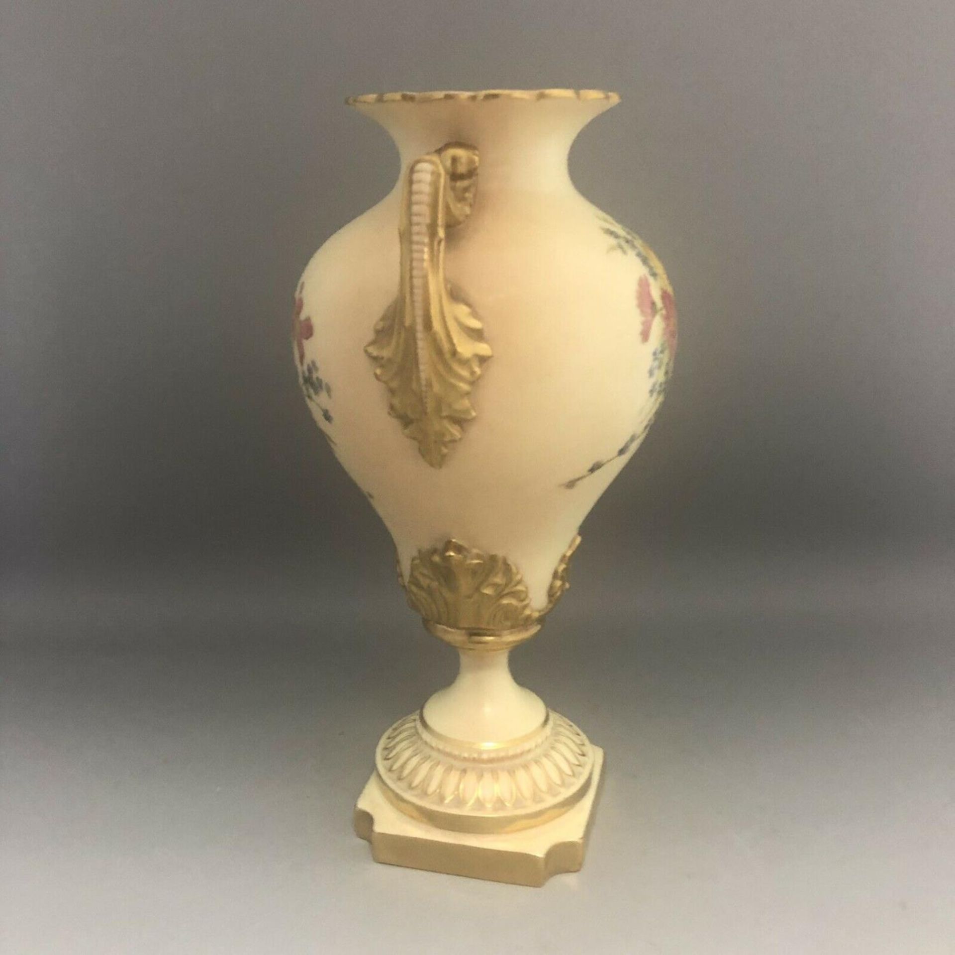 c1903, A Royal Worcester Blush Ivory Porcelain Hand Painted Flowers Pedestal Urn Vase - Image 7 of 7