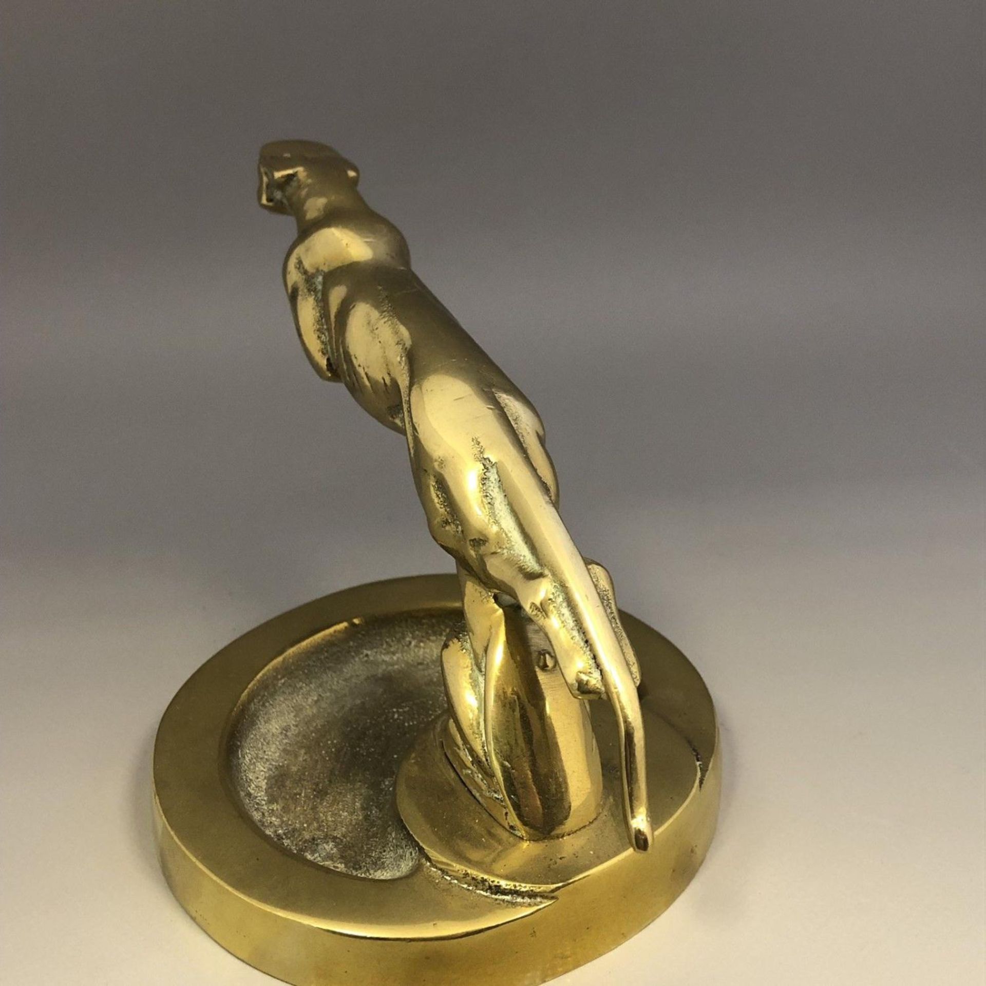 Vintage cast brass ashtray with leaping jaguar mount car mascot - Image 4 of 6