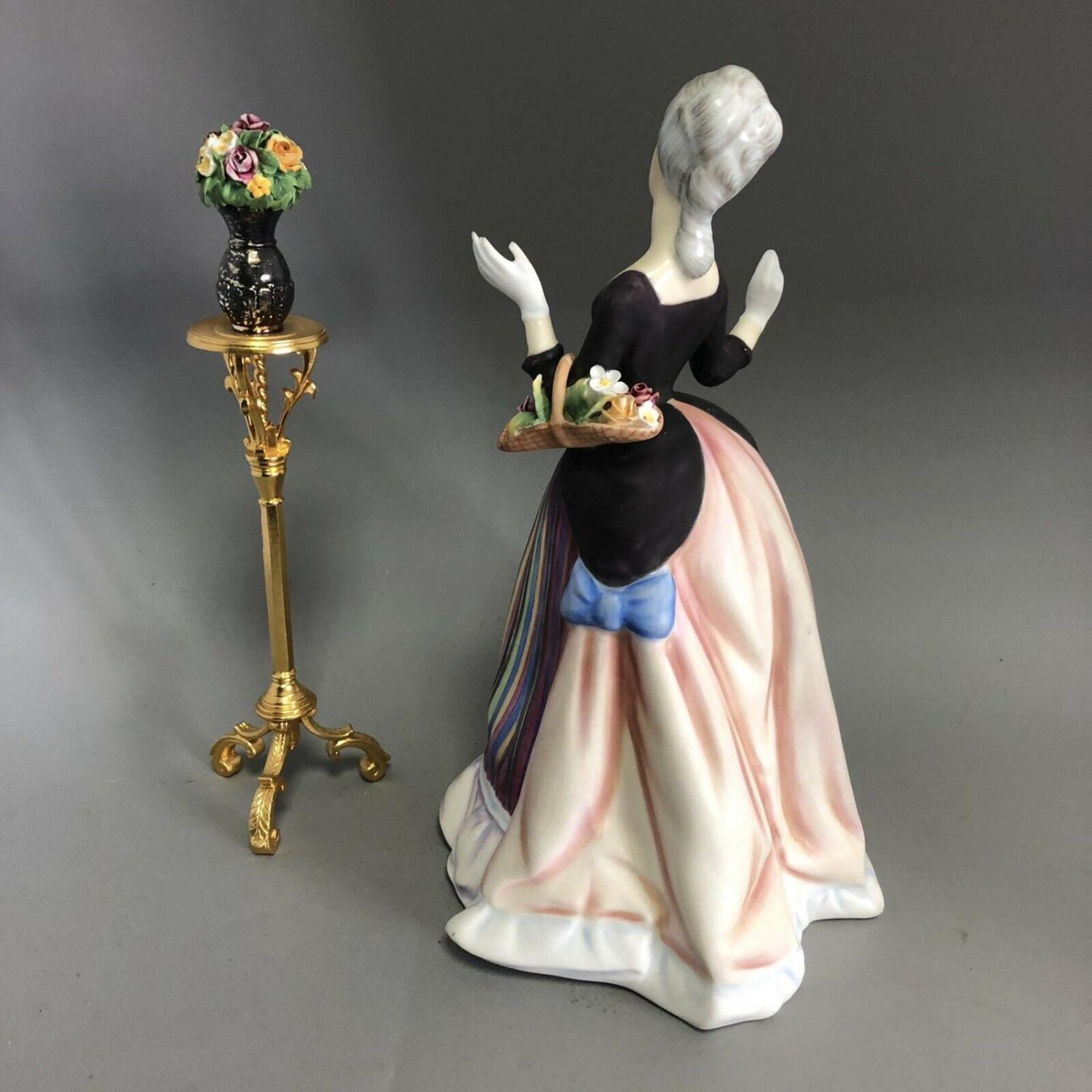 Royal Doulton Limited Edition Gentle Arts Figurine - Flower Arranging HN 3040 - Image 7 of 10