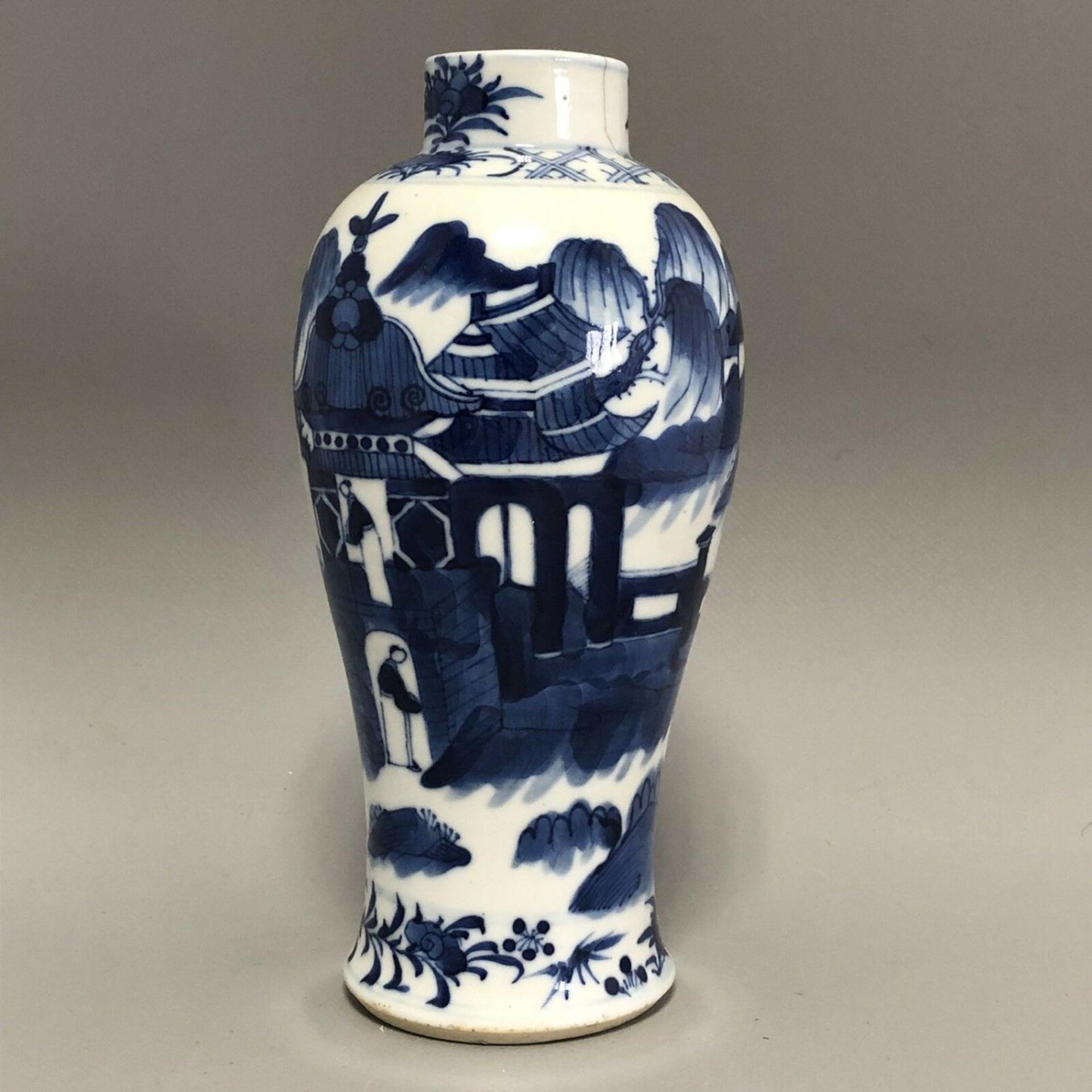 Chinese blue and white porcelain vase - Kangxi four character hand painted mark