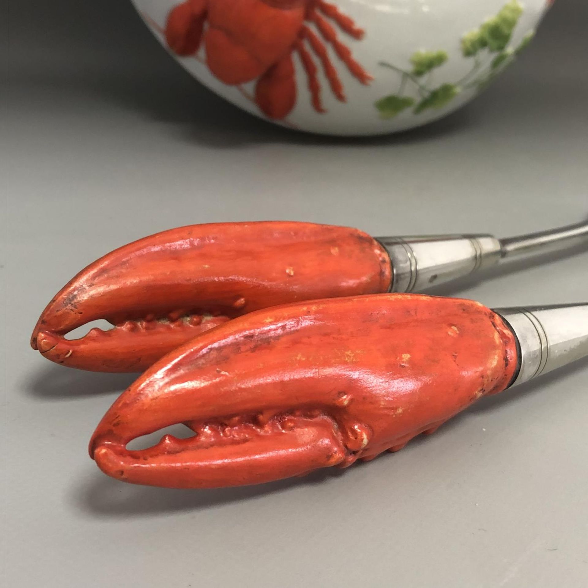An Art Nouveau / Jugendstil WMF EPNS Rimmed Lobster Bowl with Claw Servers - Image 8 of 8