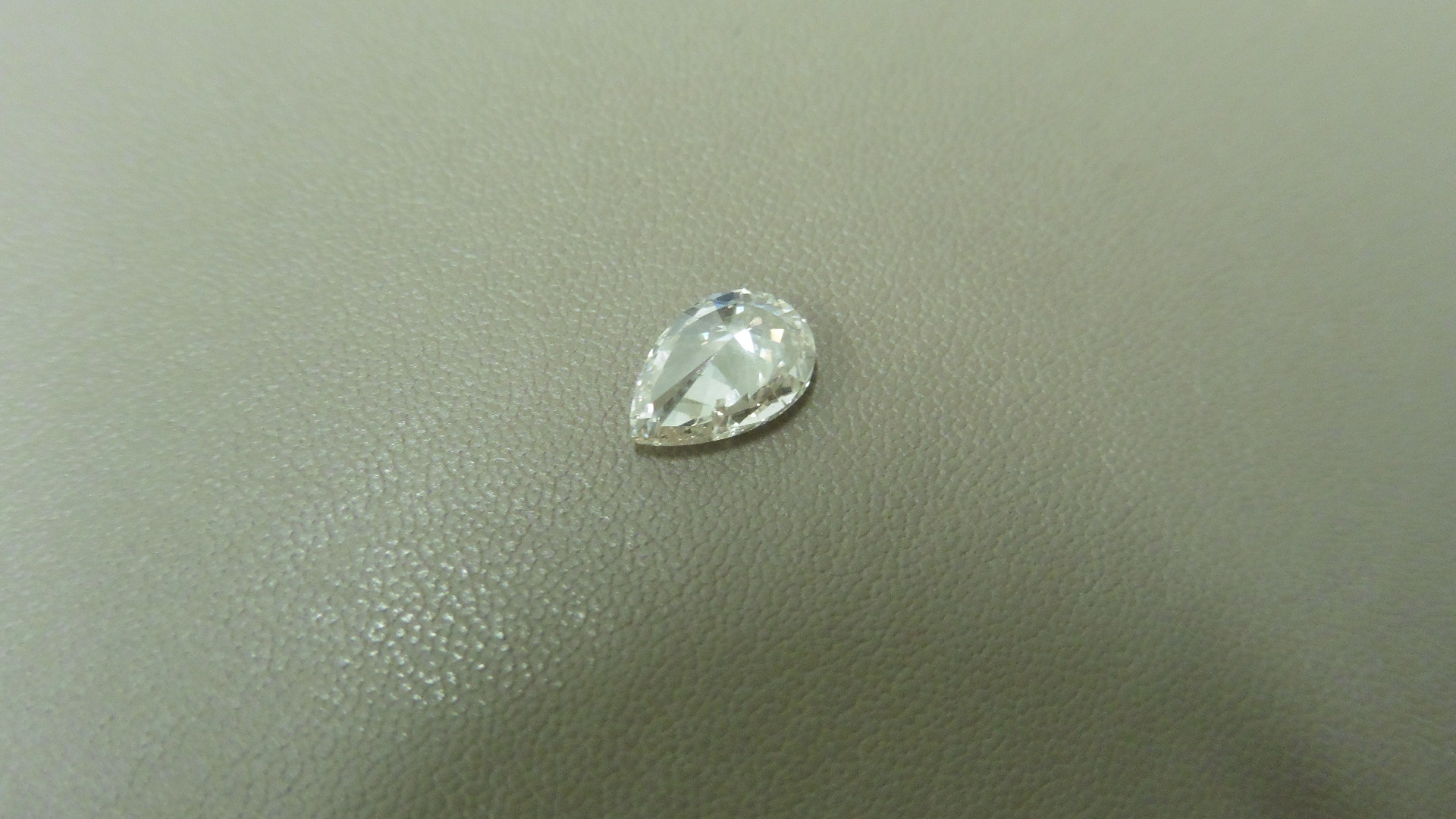 1.00ct pear shaped diamond, loose stone. J colour and I1 clarity. 8.85 x 5.93 x 2.72mm. IGI - Image 3 of 6