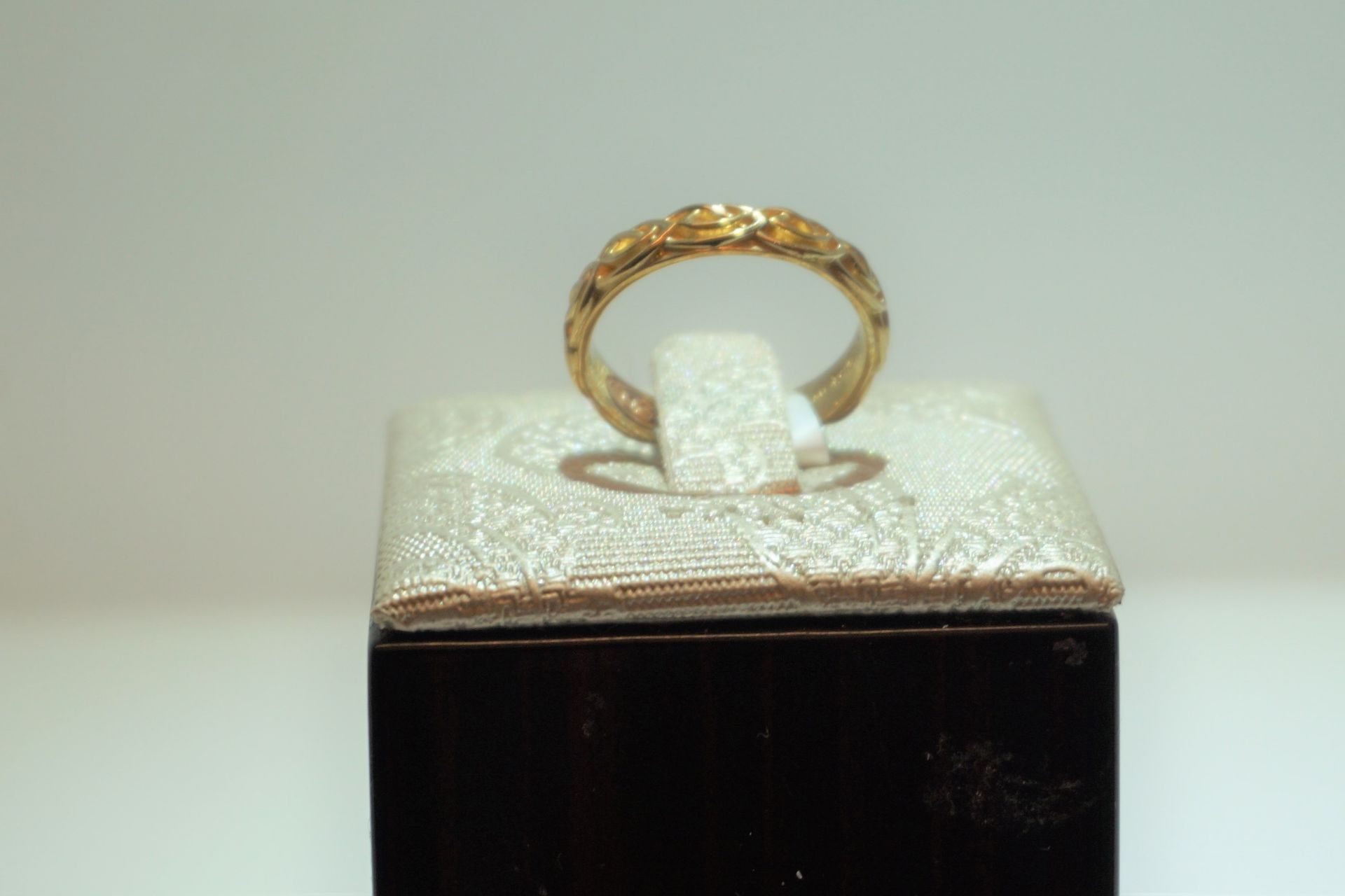 9ct Gold unisex ring. Yellow and Rose gold. Size N