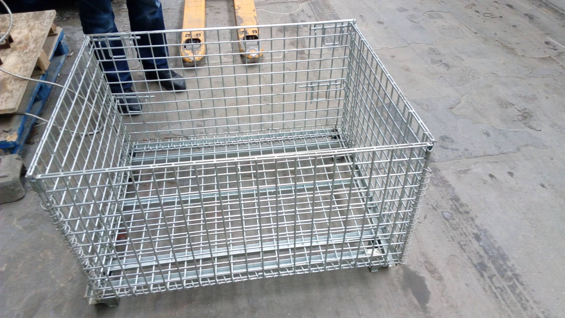 Metal Galvanized Mesh Cage