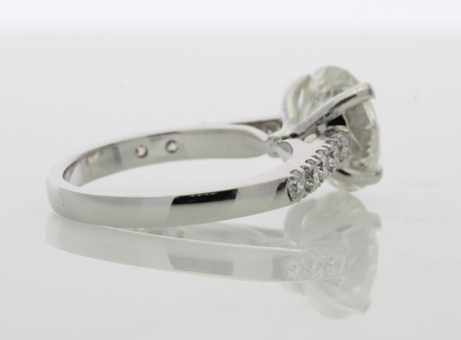 18ct White Gold Single Stone Prong Set With Stone Set Shoulders Diamond Ring 3.15 - Image 2 of 4