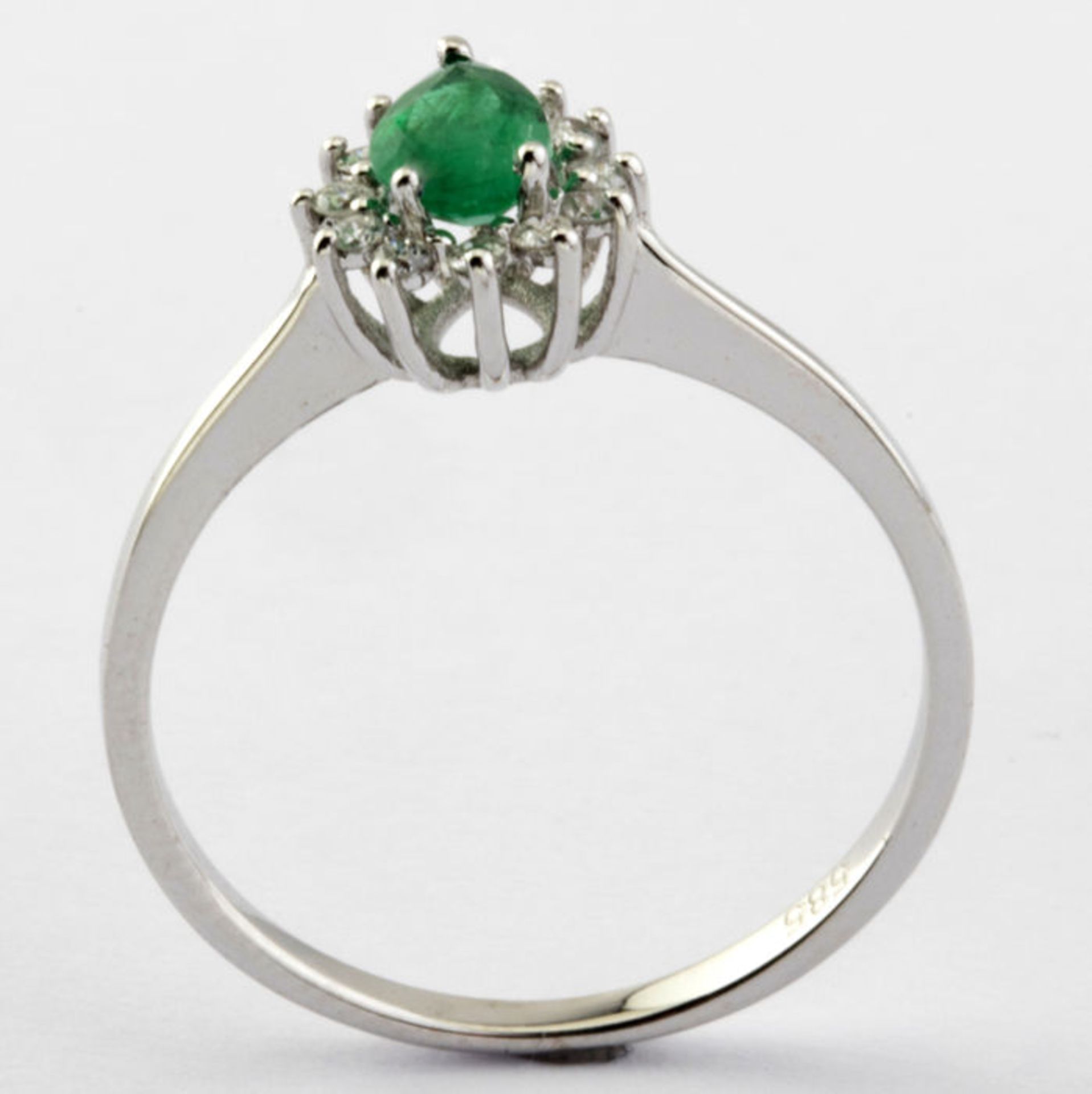 14K White Gold Cluster Ring set with natural Emerald and 12 Brilliant cut diamonds, 0,50ct in total - Image 5 of 5