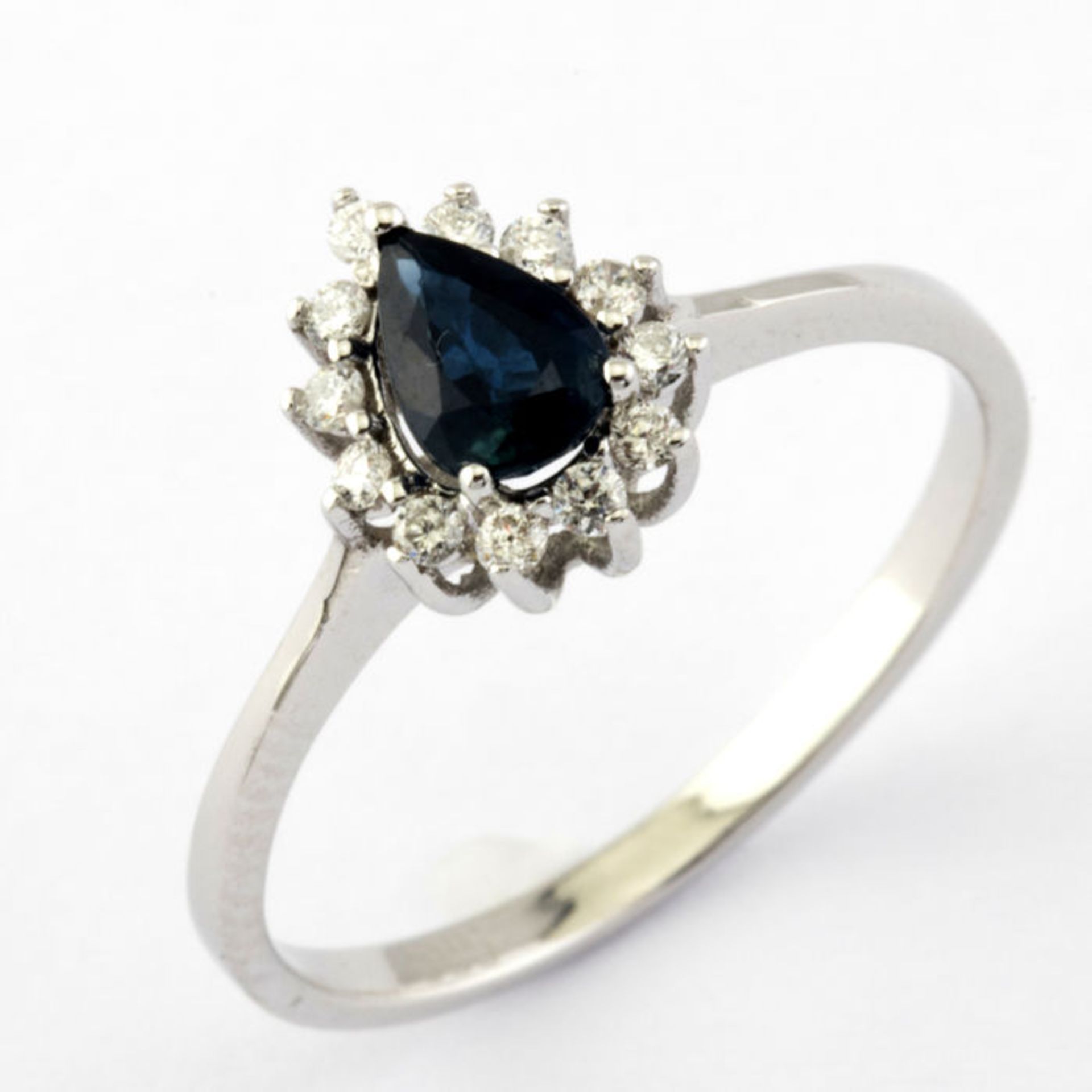 14K White Gold Cluster Ring set with a natural sapphire & 12 brilliant cut diamonds 0,75ct in total