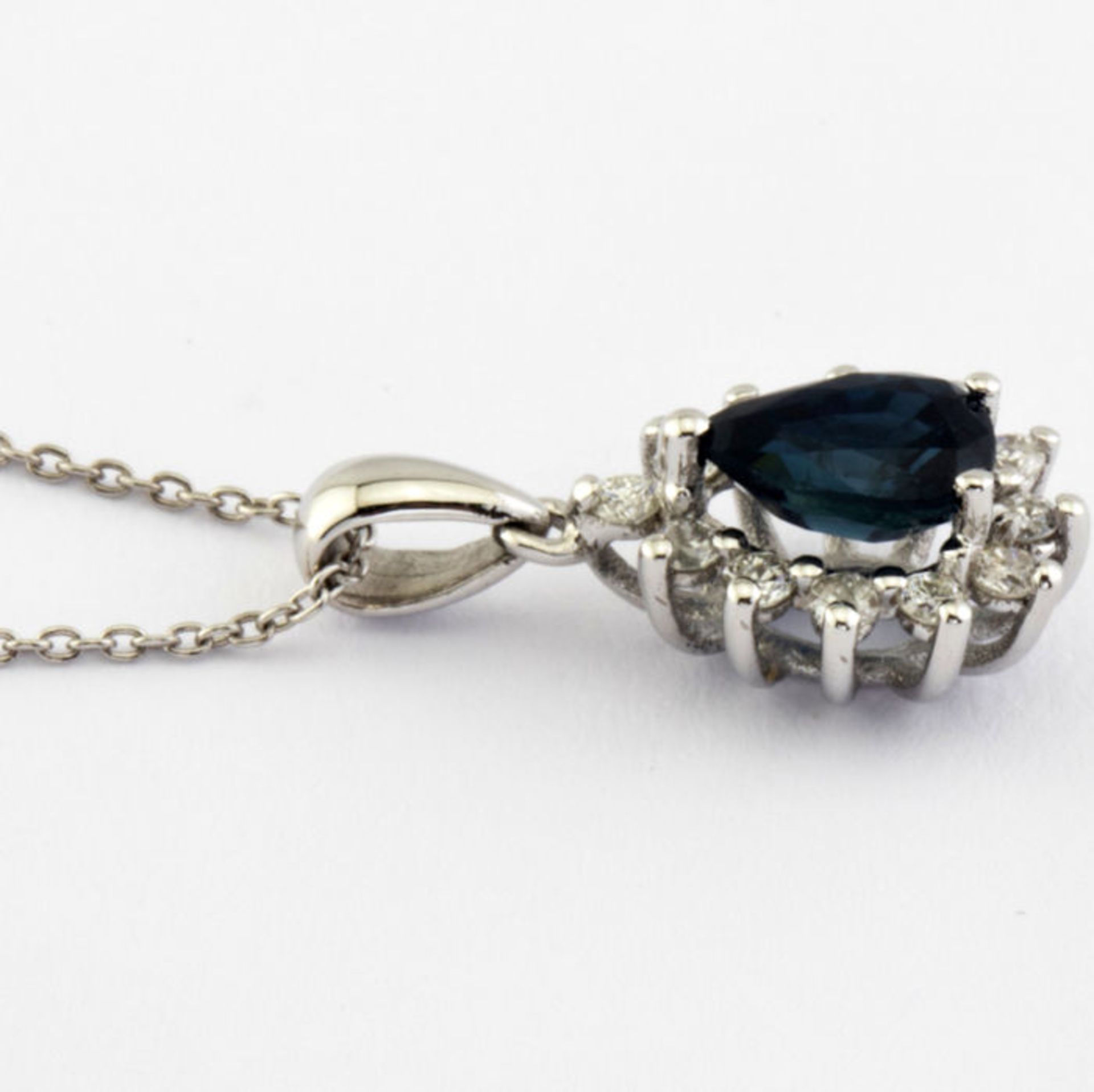 14K White Gold Cluster Pendant set with a natural sapphire and 12 brilliant cut diamonds 0,75 ct - Image 2 of 6