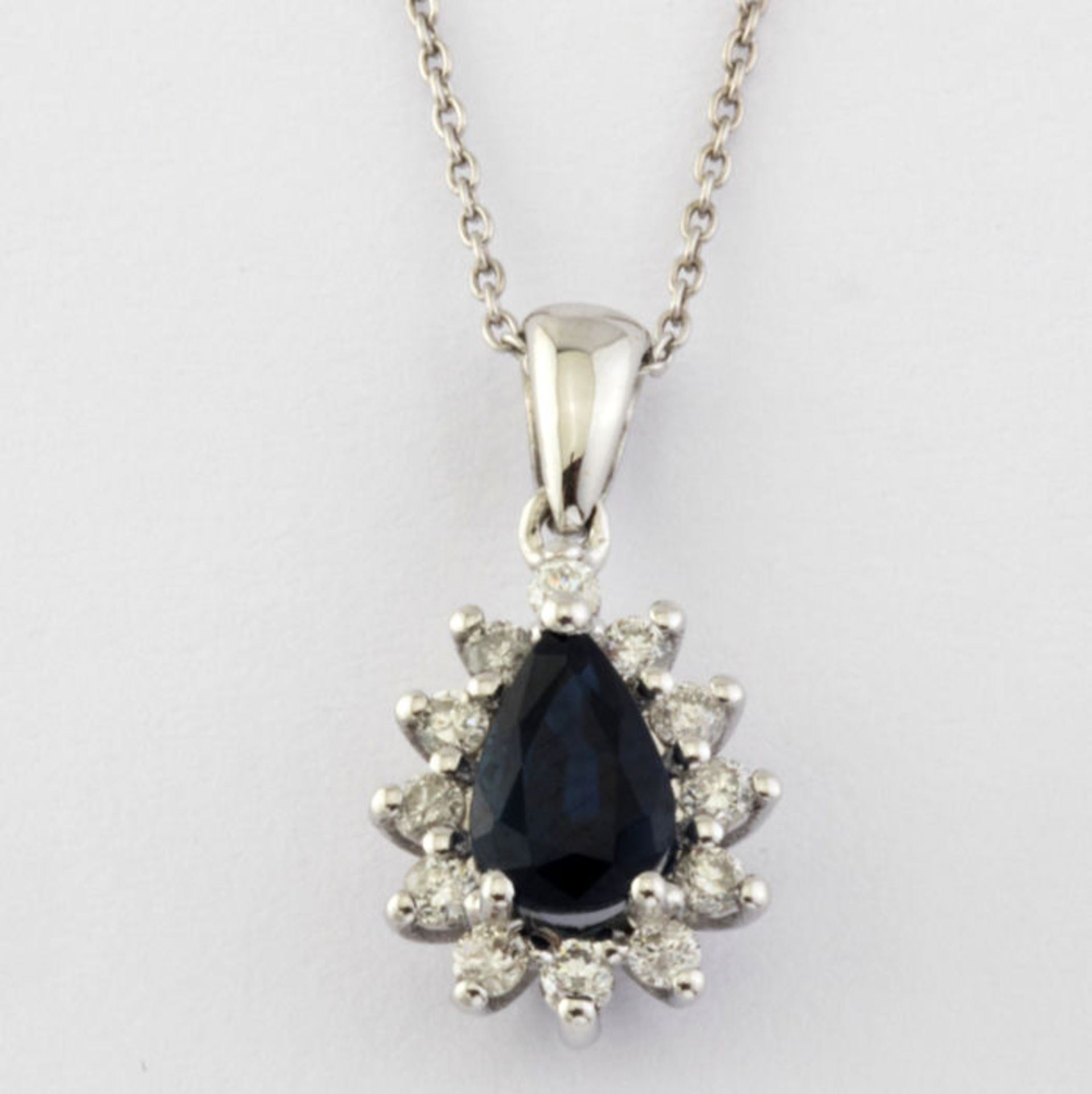 14K White Gold Cluster Pendant set with a natural sapphire and 12 brilliant cut diamonds 0,75 ct - Image 4 of 6