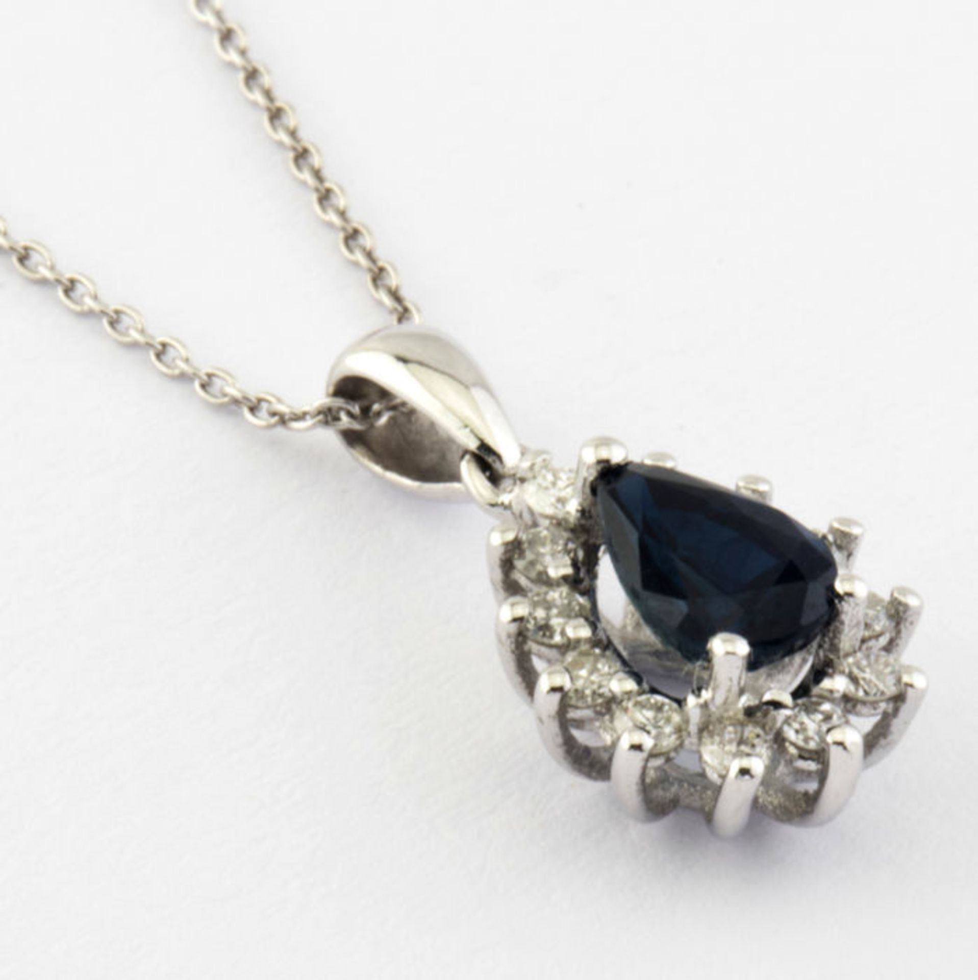 14K White Gold Cluster Pendant set with a natural sapphire and 12 brilliant cut diamonds 0,75 ct - Image 6 of 6