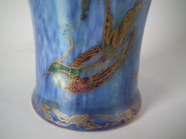 Wedgwood Flying Humming bird lustre vase & cover - Image 5 of 16